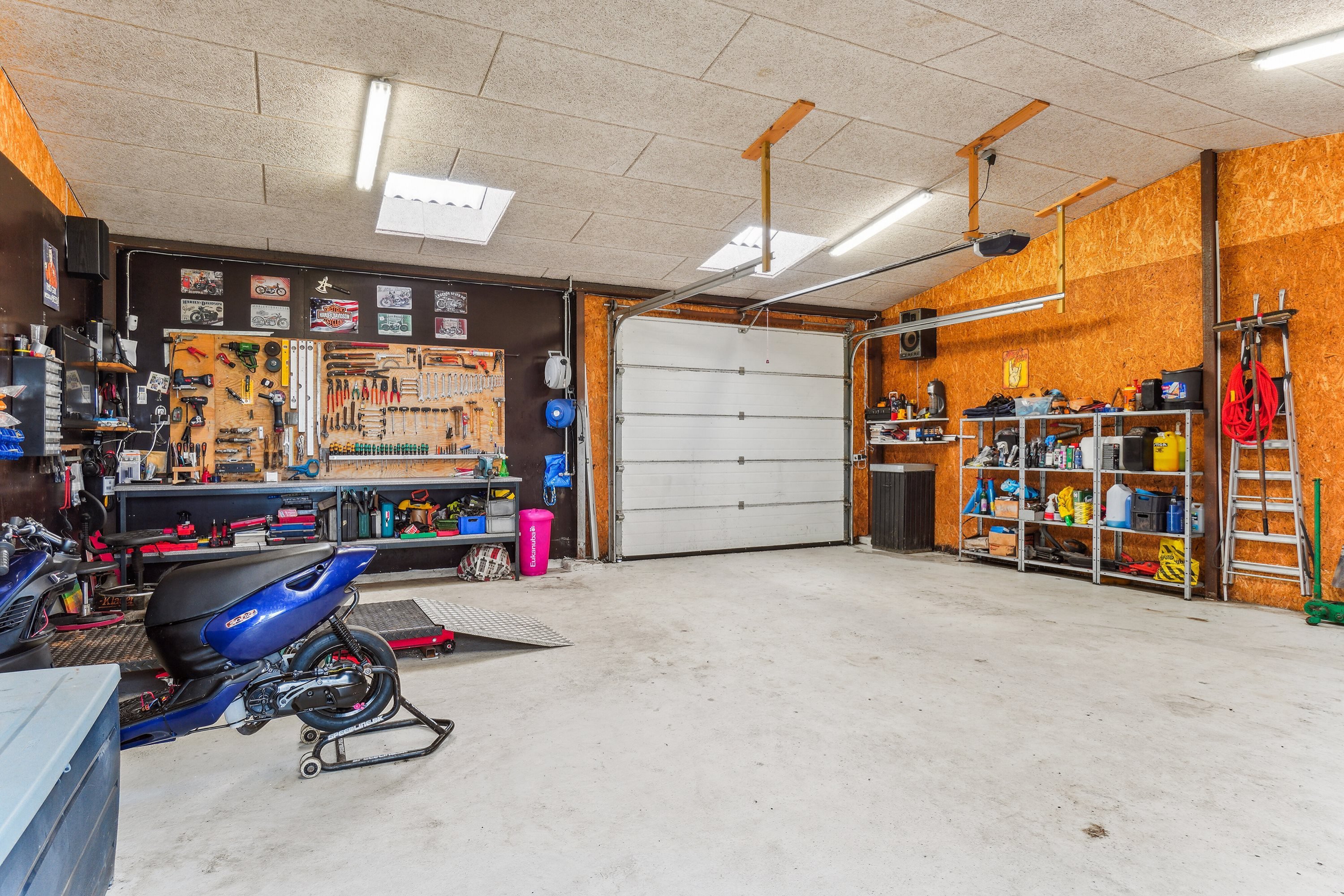 Fremhævet værksted billede i fuldskærmstilstand. Billede af Vesterheden 3, 9760 Vrå