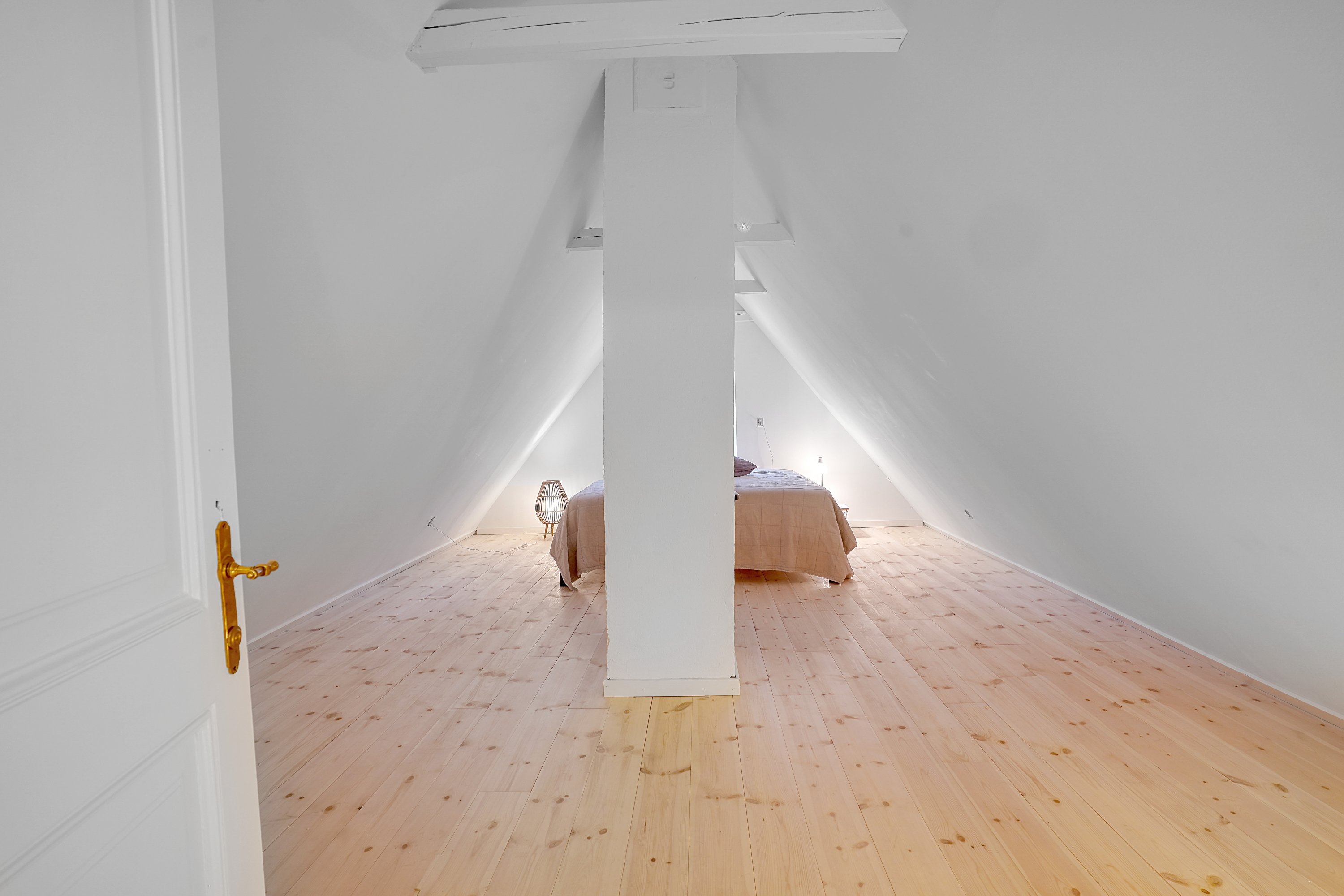 Fremhævet værelse billede i fuldskærmstilstand. Billede af Olaf Poulsens Alle 2, 3480 Fredensborg