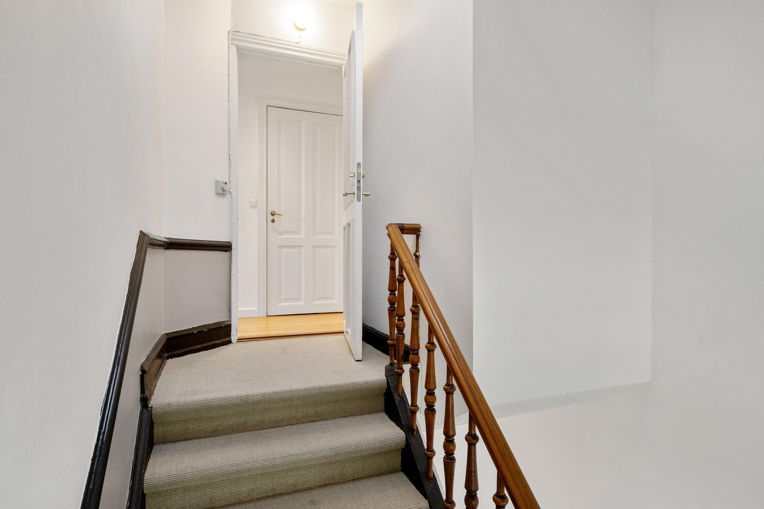 Fremhævet gang billede i fuldskærmstilstand. Billede af Callisensvej 23, 2., 2900 Hellerup