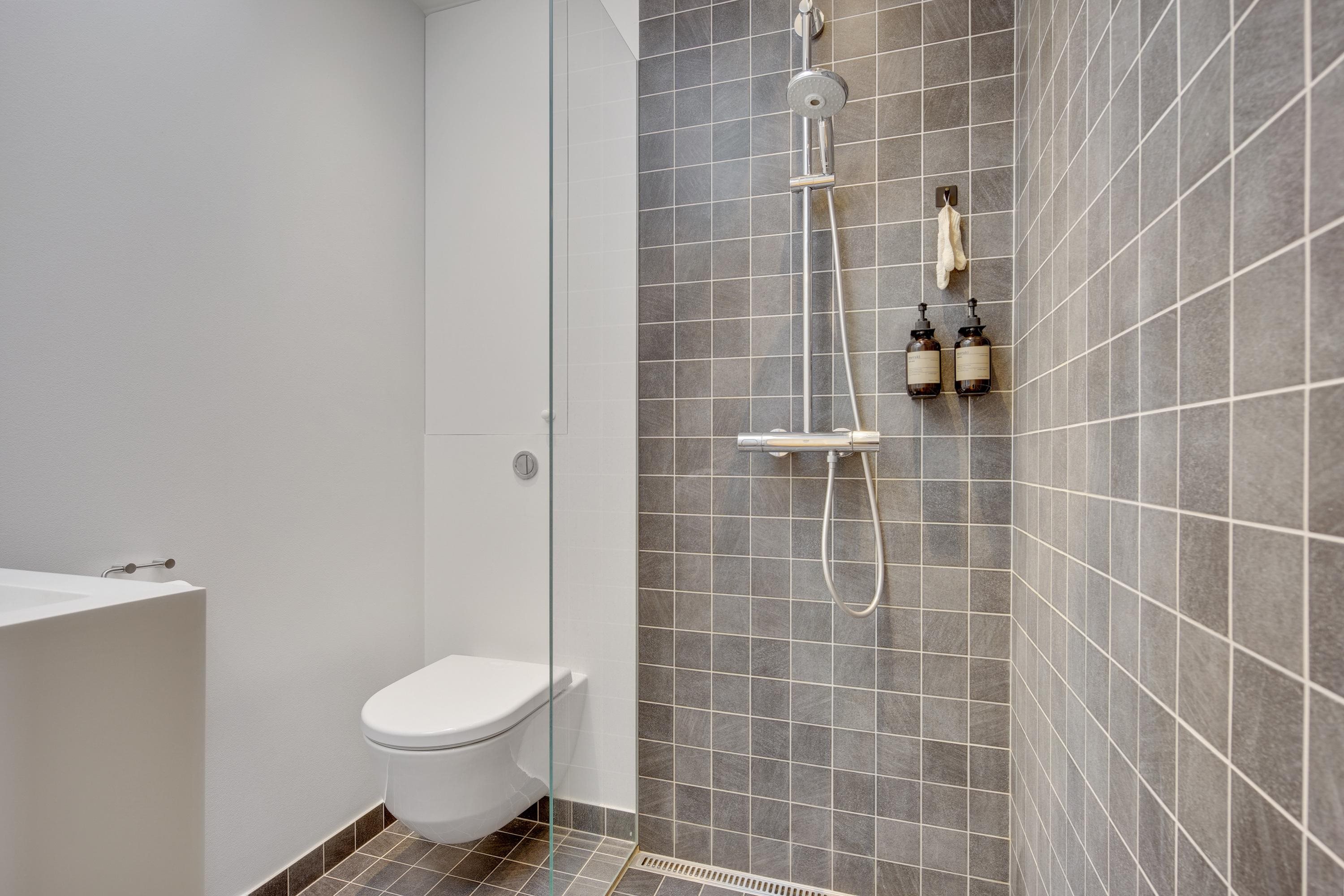 Fremhævet badeværelse billede i fuldskærmstilstand. Billede af Callisensvej 23, 2., 2900 Hellerup