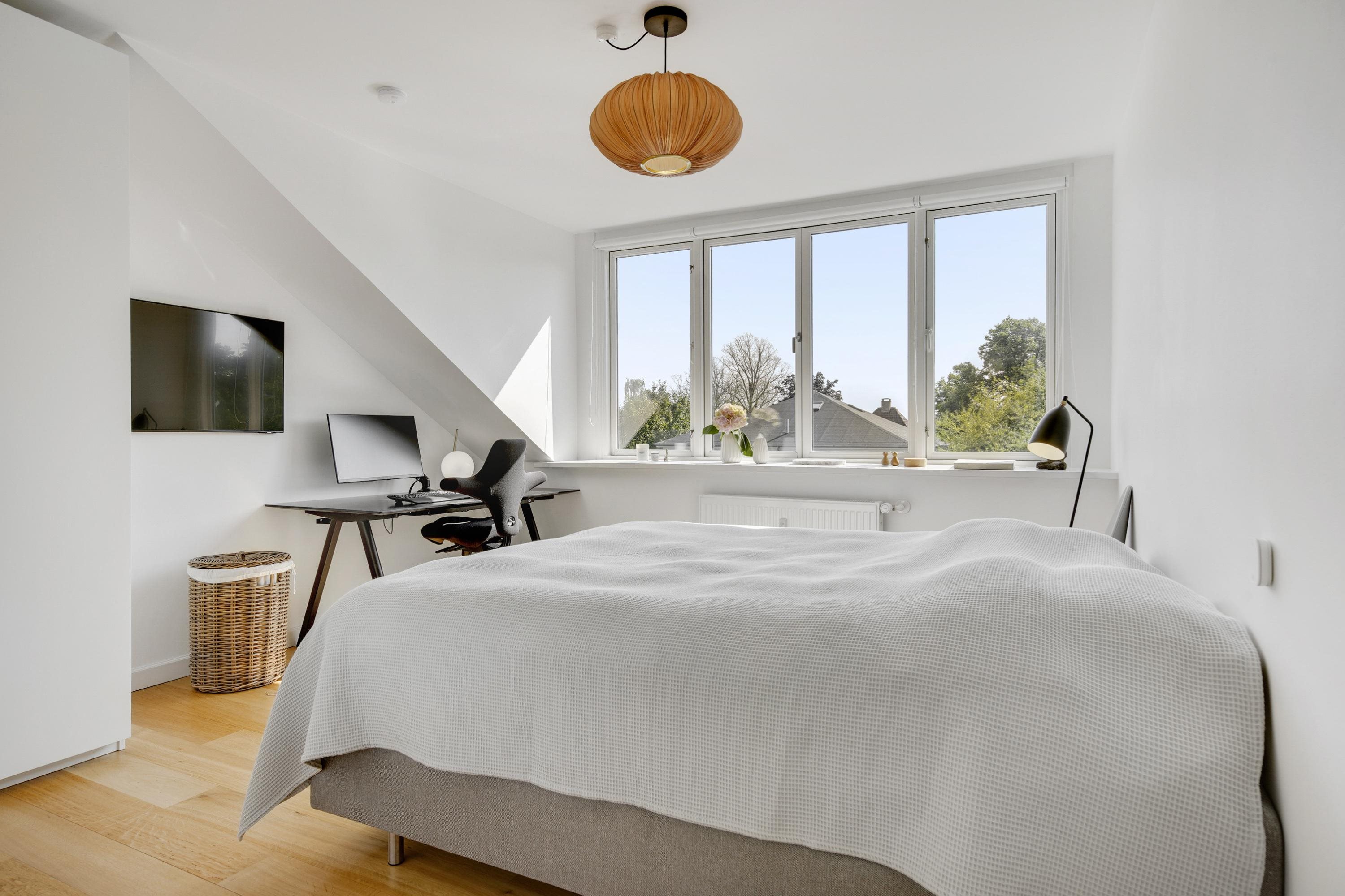 Fremhævet soveværelse billede i fuldskærmstilstand. Billede af Callisensvej 23, 2., 2900 Hellerup