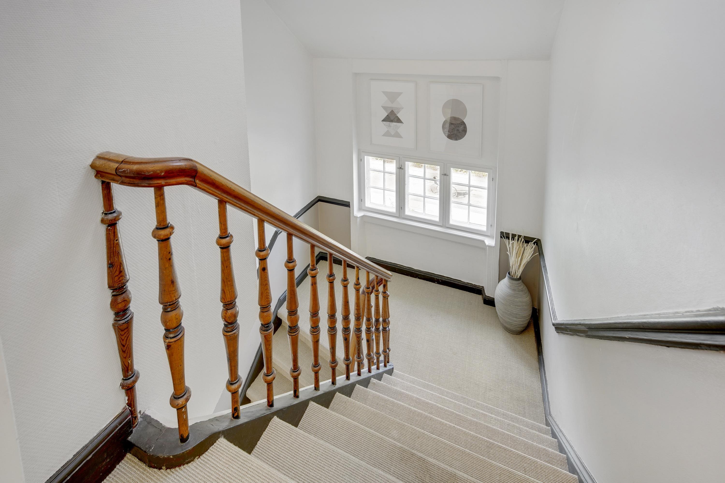 Fremhævet trappe billede i fuldskærmstilstand. Billede af Callisensvej 23, 2., 2900 Hellerup