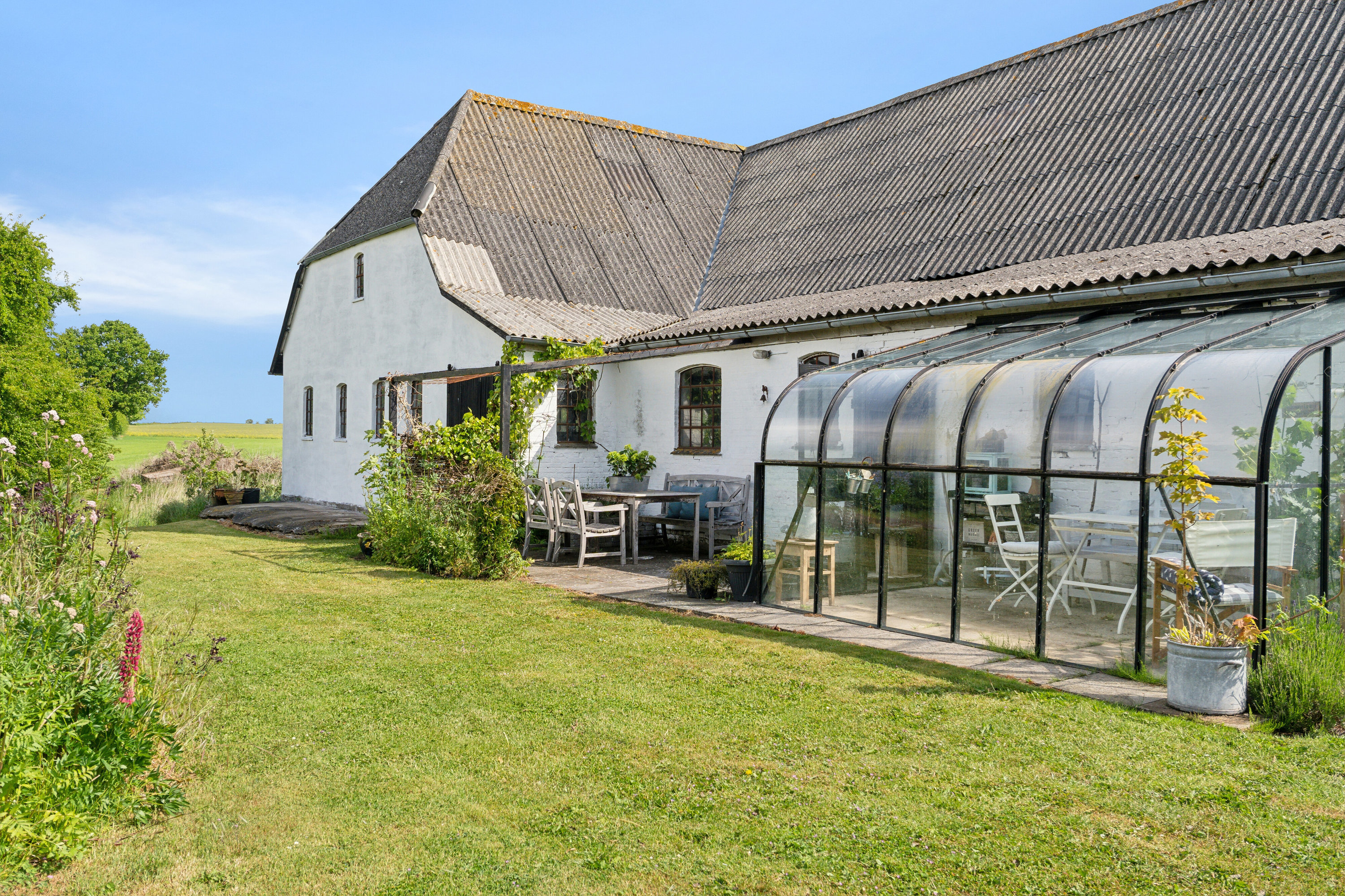 Fremhævet set fra haven billede i fuldskærmstilstand. Billede af Skerningegårdsvej 26, 5762 Vester Skerninge