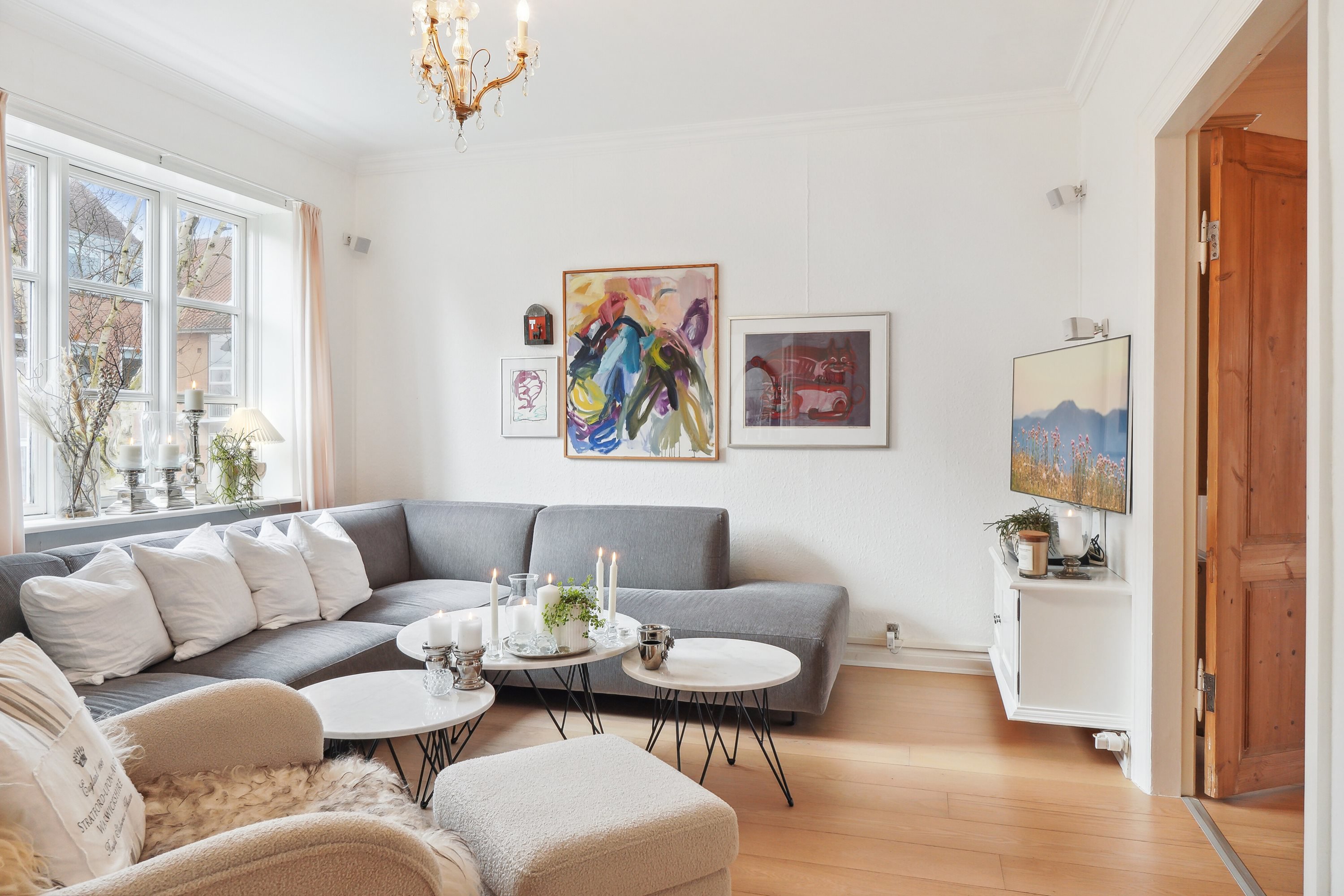 Fremhævet stue billede i fuldskærmstilstand. Billede af Gammel Løkkensvej 8, 9800 Hjørring