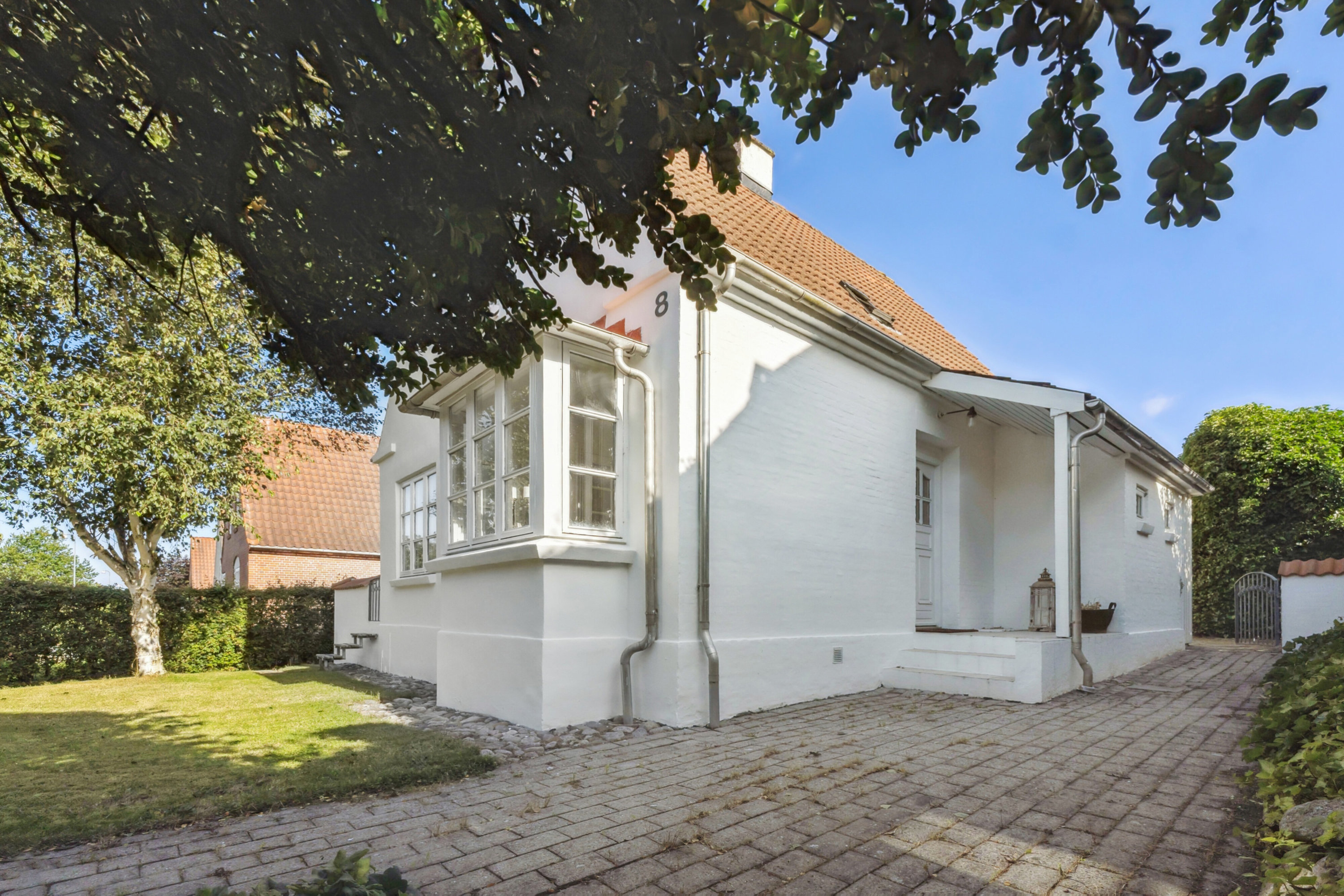 Fremhævet facade billede i fuldskærmstilstand. Billede af Gammel Løkkensvej 8, 9800 Hjørring