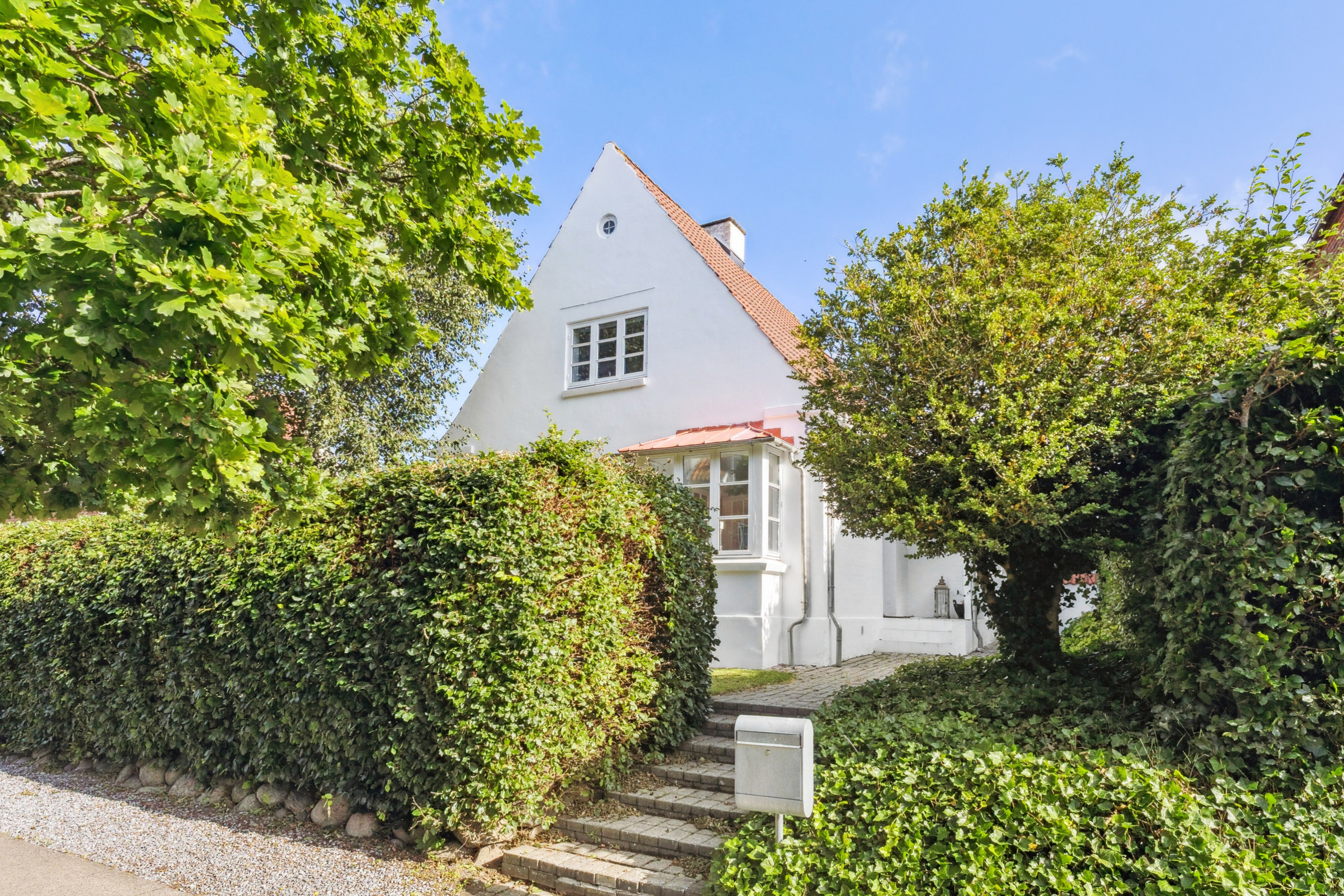 Fremhævet facade billede i fuldskærmstilstand. Billede af Gammel Løkkensvej 8, 9800 Hjørring