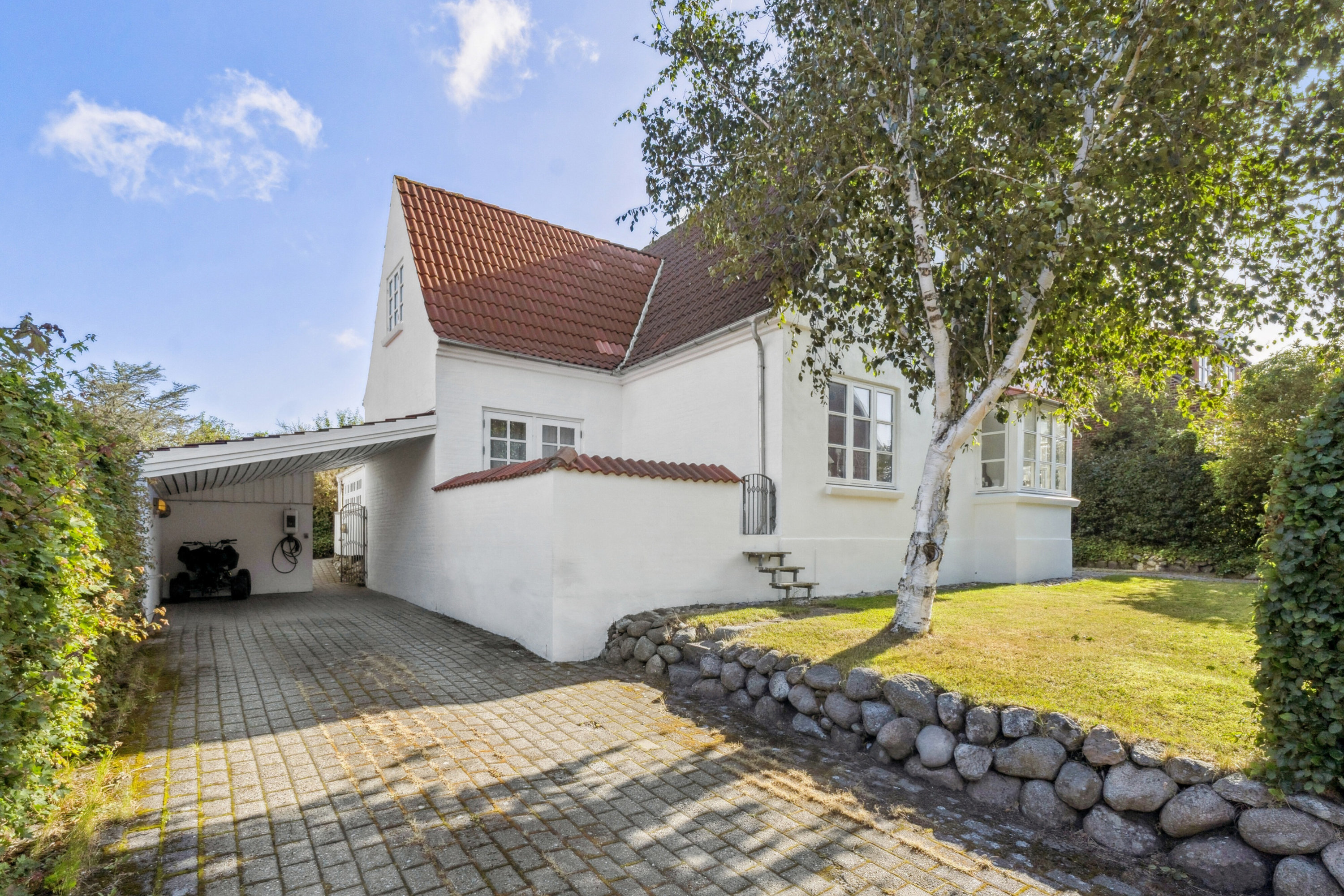 Fremhævet set fra vejen billede i fuldskærmstilstand. Billede af Gammel Løkkensvej 8, 9800 Hjørring