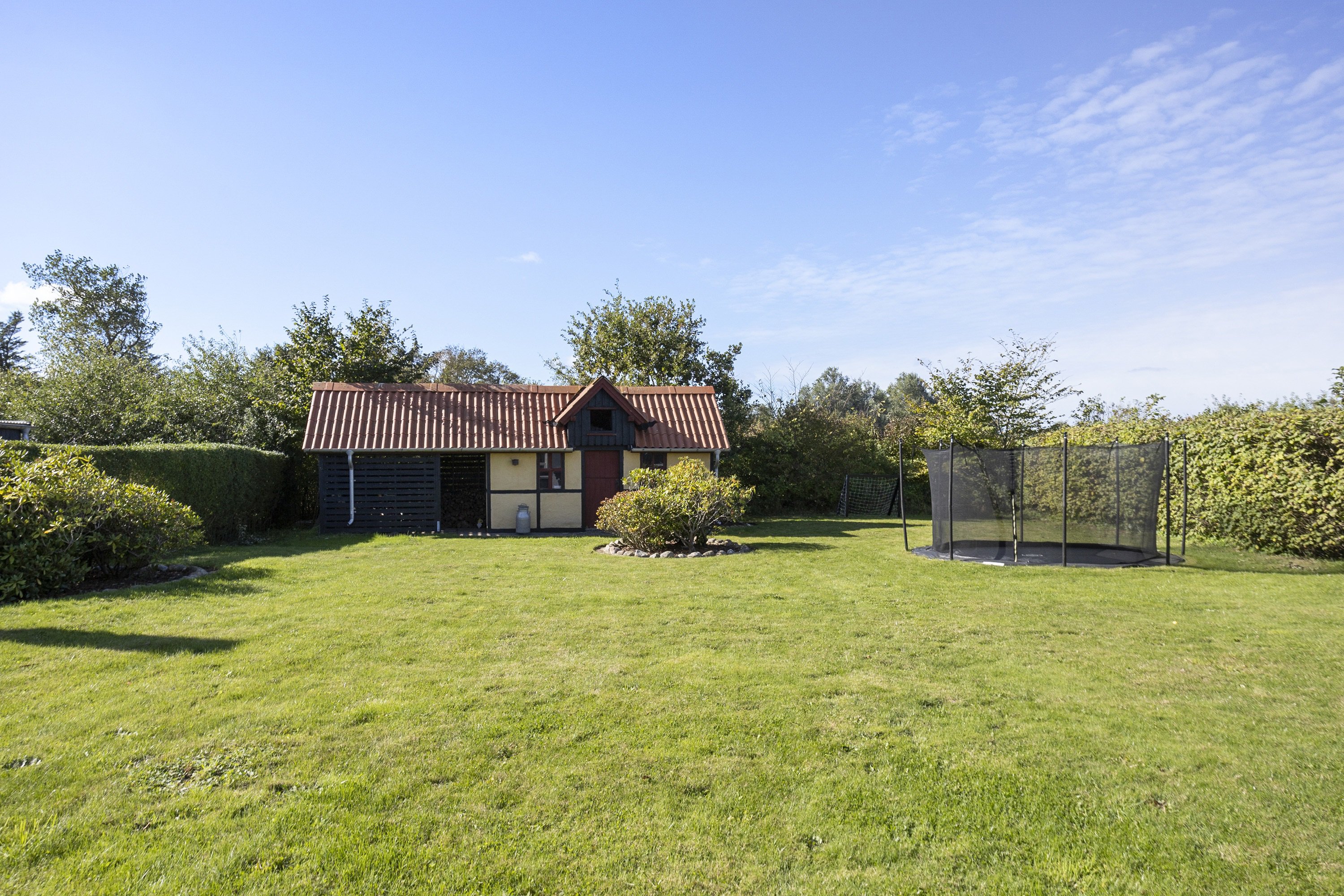 Fremhævet have med udhus billede i fuldskærmstilstand. Billede af Engvej 9, 9800 Hjørring