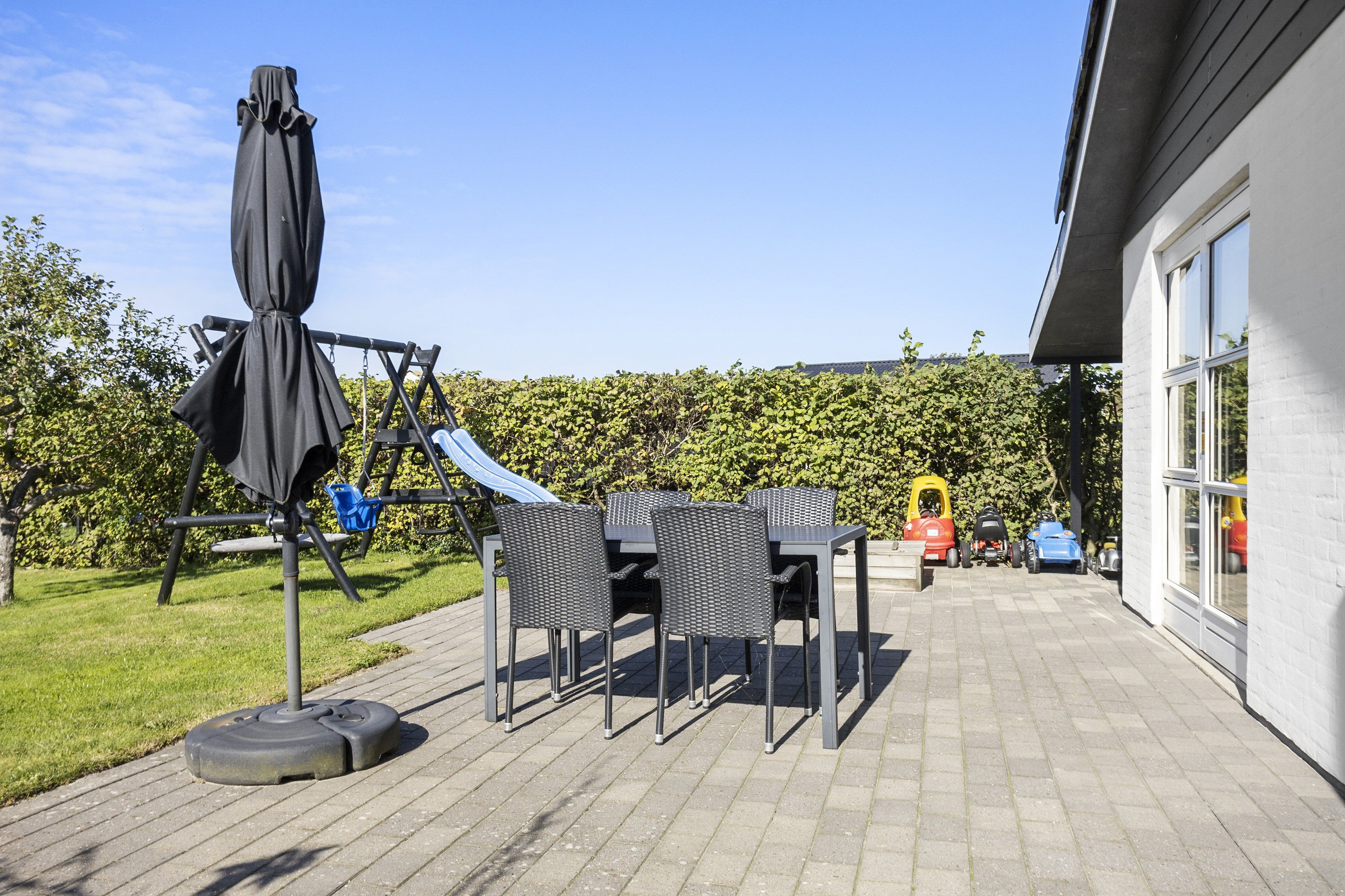 Fremhævet terrasse billede i fuldskærmstilstand. Billede af Engvej 9, 9800 Hjørring