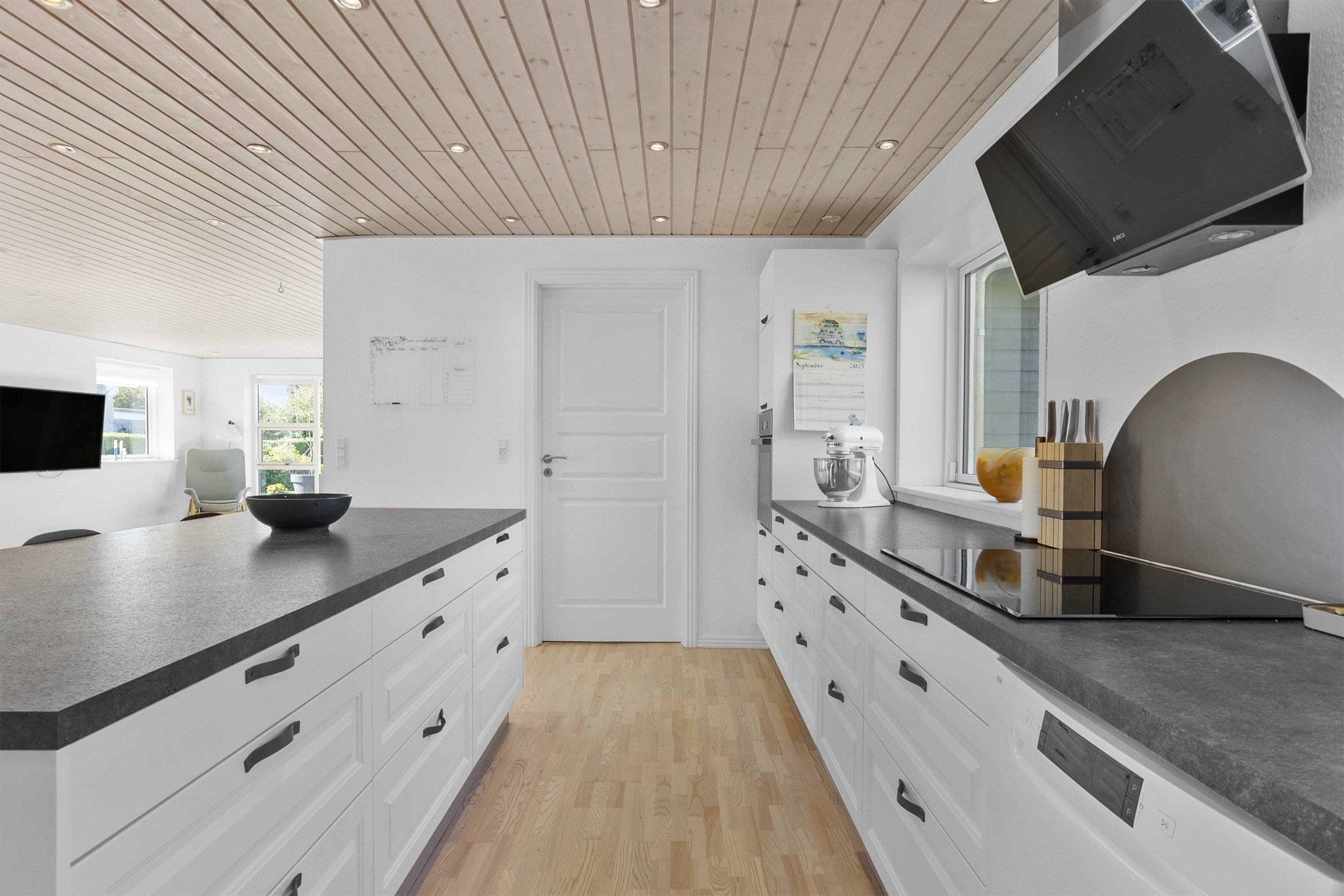 Fremhævet køkken billede i fuldskærmstilstand. Billede af Engvej 9, 9800 Hjørring