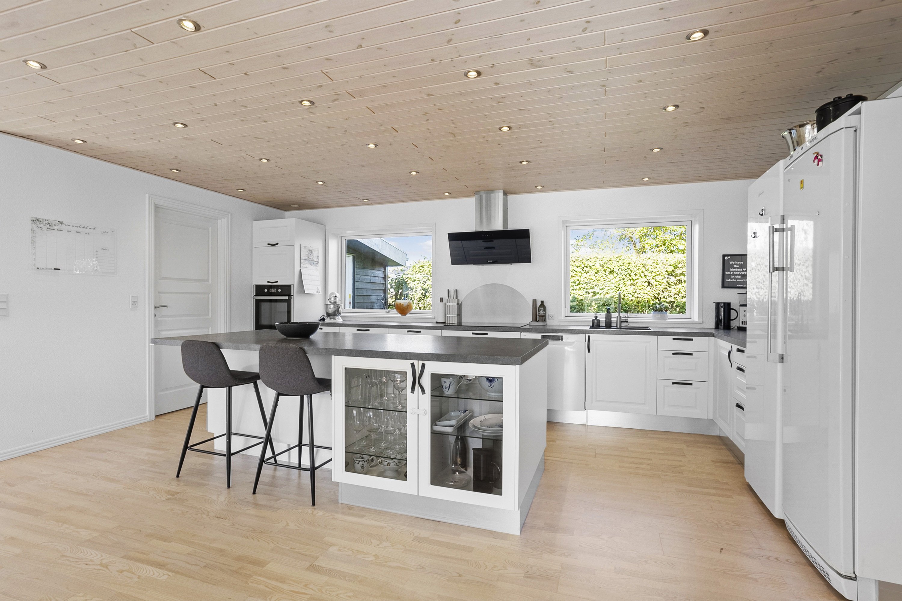 Fremhævet køkken billede i fuldskærmstilstand. Billede af Engvej 9, 9800 Hjørring