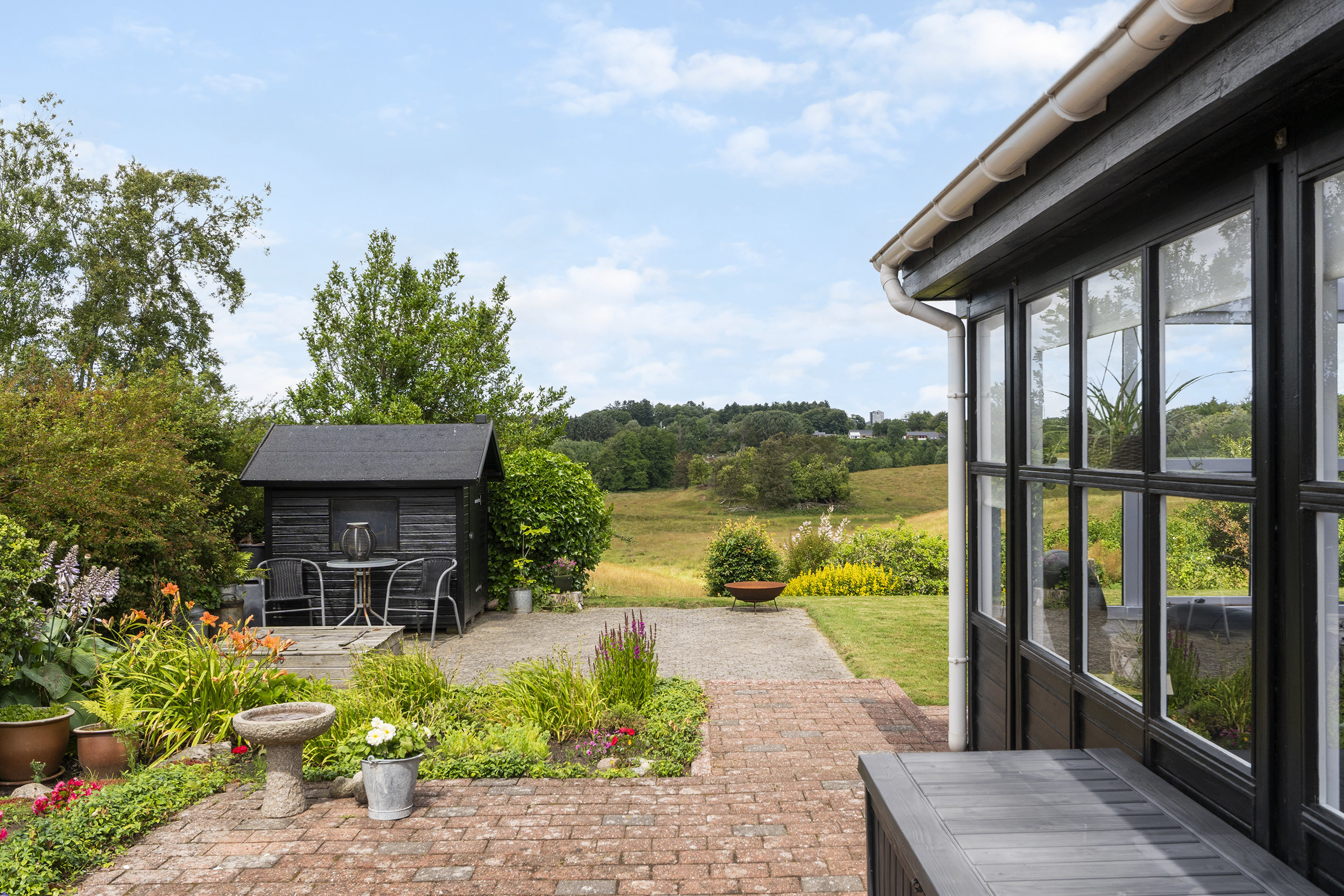 Fremhævet terrasse med udsigt billede i fuldskærmstilstand. Billede af Toplærkevej 9, 9800 Hjørring