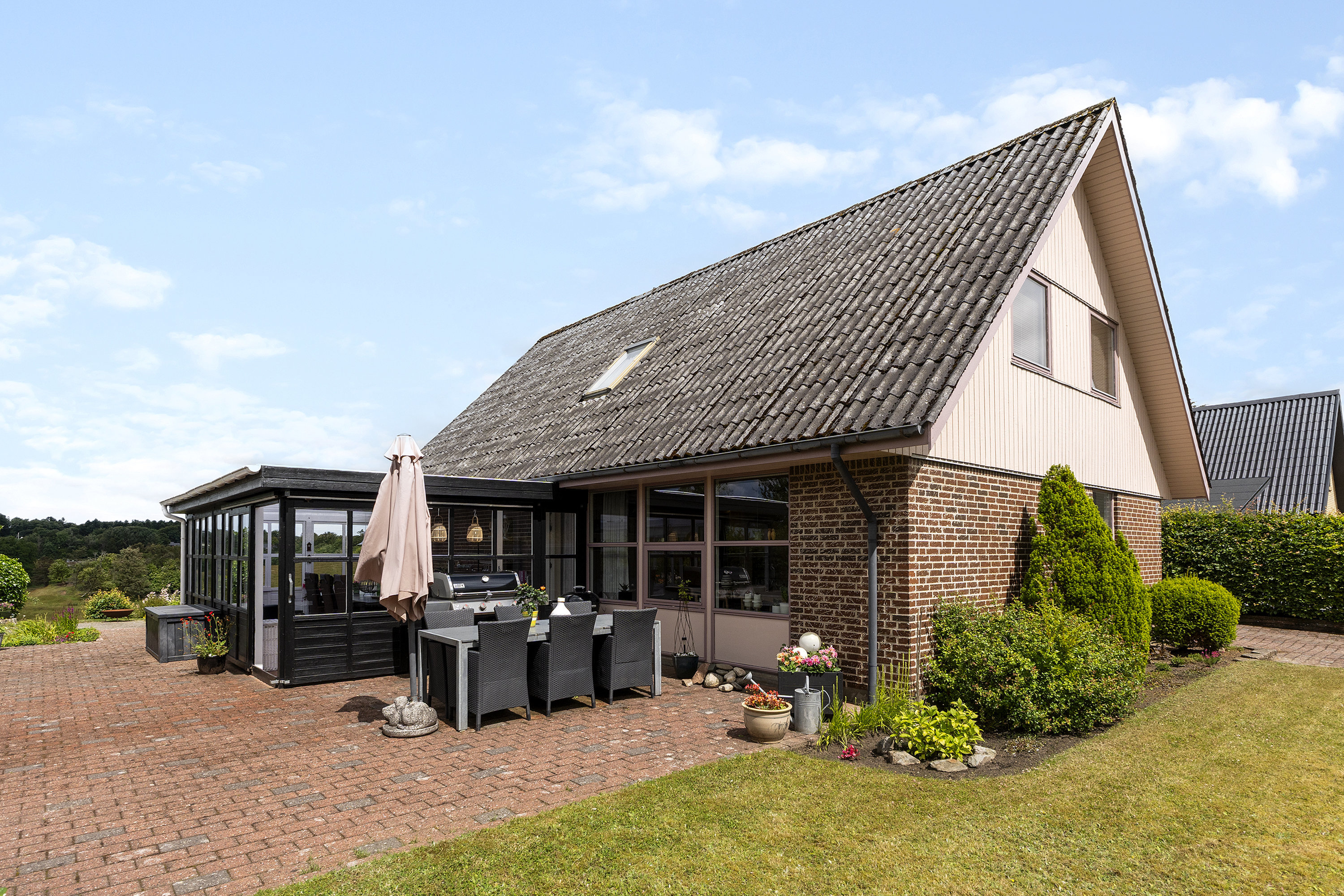 Fremhævet facade billede i fuldskærmstilstand. Billede af Toplærkevej 9, 9800 Hjørring