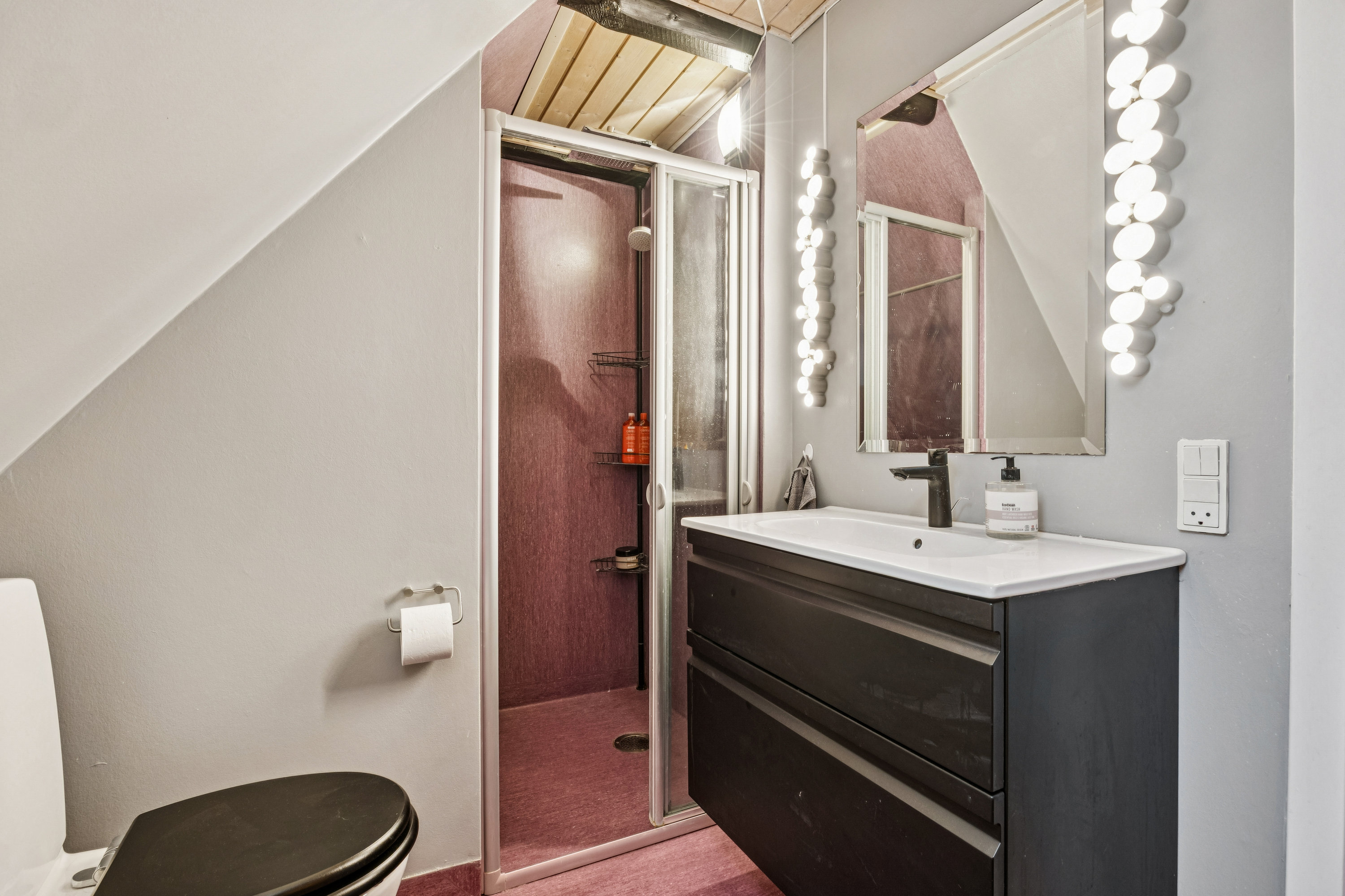 Fremhævet badeværelse billede i fuldskærmstilstand. Billede af Sct Hansgade 24, 2., 4100 Ringsted