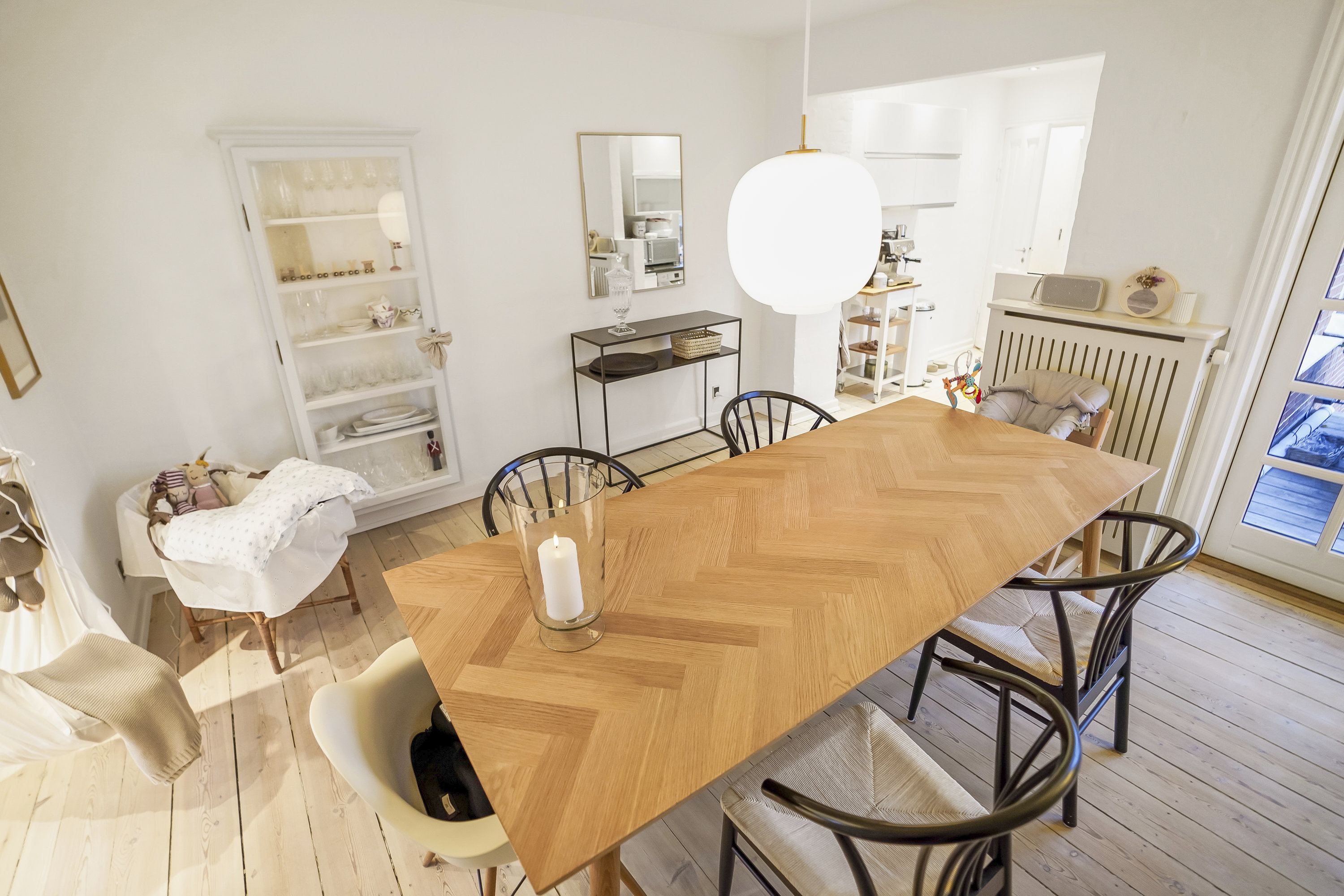 Fremhævet stue billede i fuldskærmstilstand. Billede af Kastanievej 12, 1., 5230 Odense M