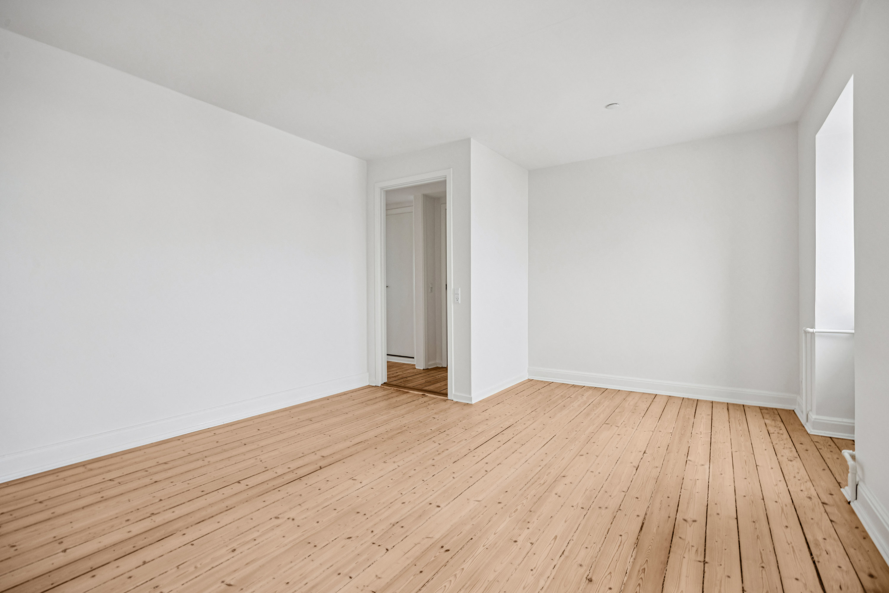 Fremhævet stue billede i fuldskærmstilstand. Billede af Østre Alle 42, 2. tv., 9000 Aalborg