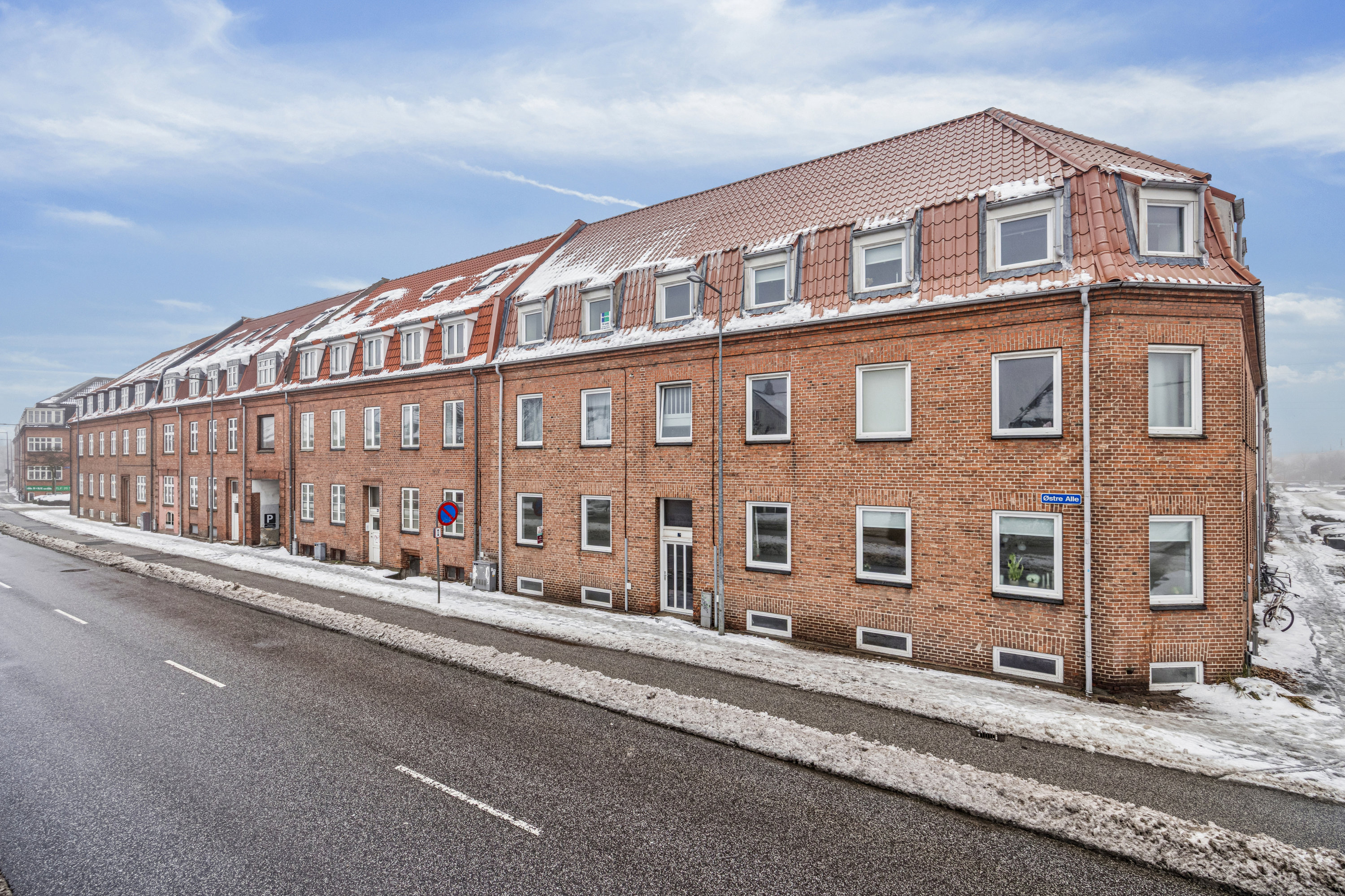 Fremhævet facade billede i fuldskærmstilstand. Billede af Østre Alle 42, 2. tv., 9000 Aalborg
