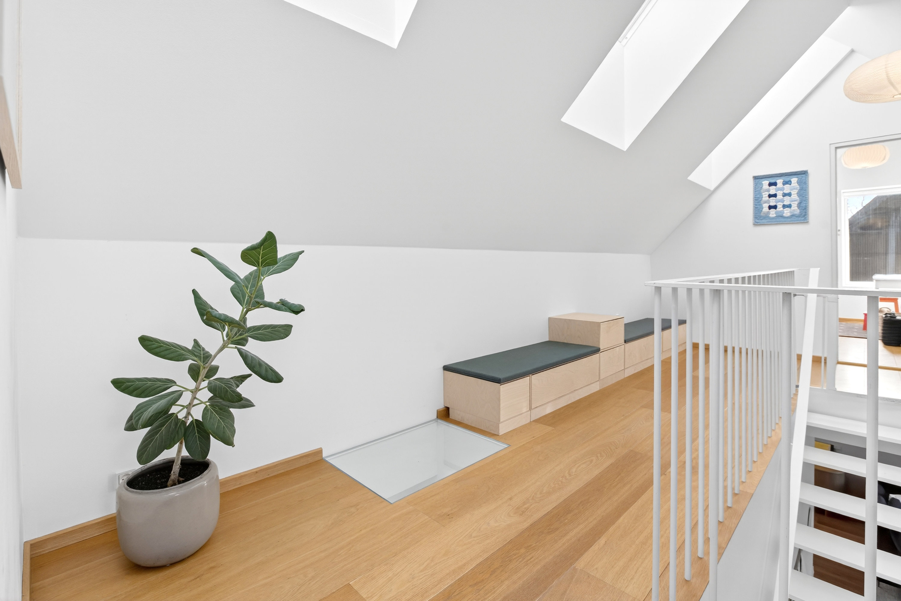 Fremhævet mellemgang 1. sal billede i fuldskærmstilstand. Billede af Tranemosevej 64, 2750 Ballerup