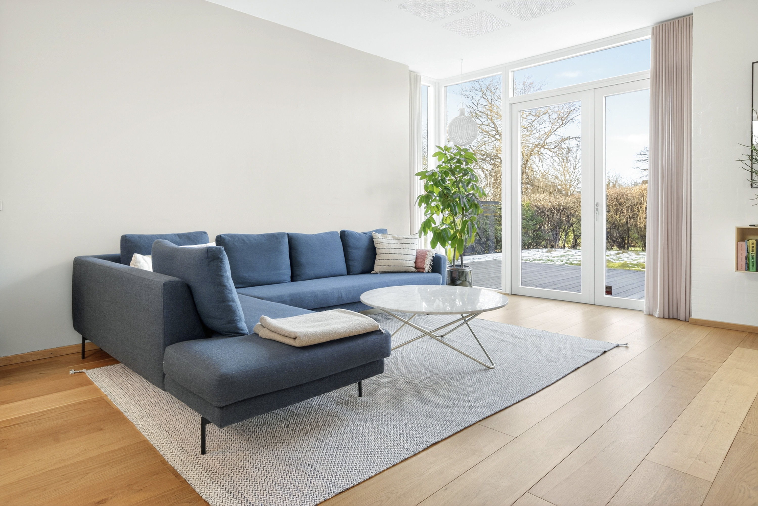 Fremhævet stue billede i fuldskærmstilstand. Billede af Tranemosevej 64, 2750 Ballerup