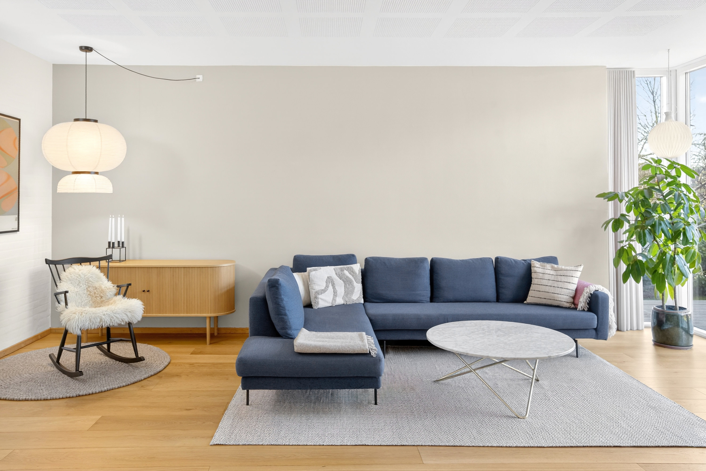 Fremhævet stue billede i fuldskærmstilstand. Billede af Tranemosevej 64, 2750 Ballerup