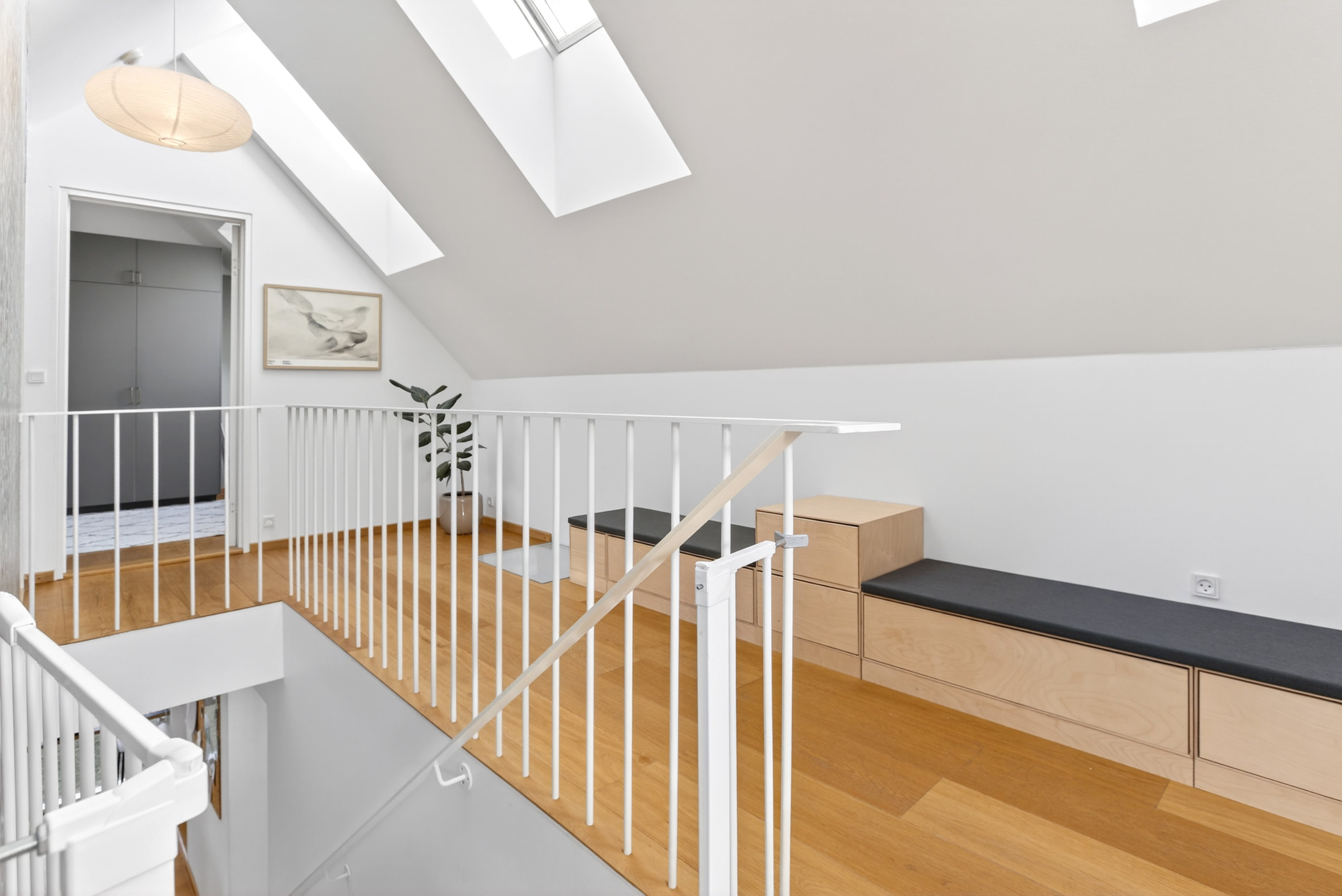 Fremhævet mellemgang 1. sal billede i fuldskærmstilstand. Billede af Tranemosevej 64, 2750 Ballerup