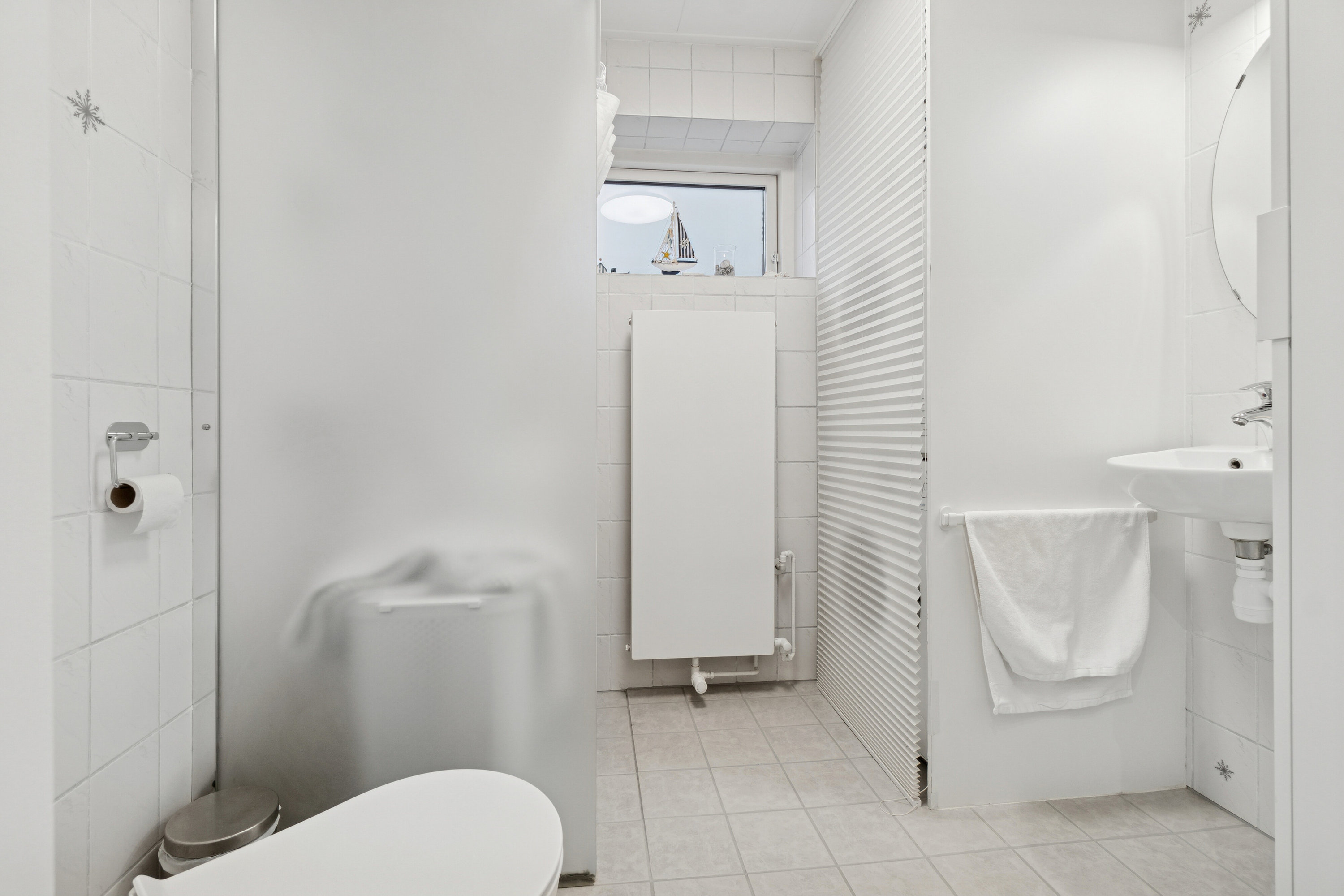 Fremhævet badeværelse billede i fuldskærmstilstand. Billede af Møllegade 32, 3700 Rønne