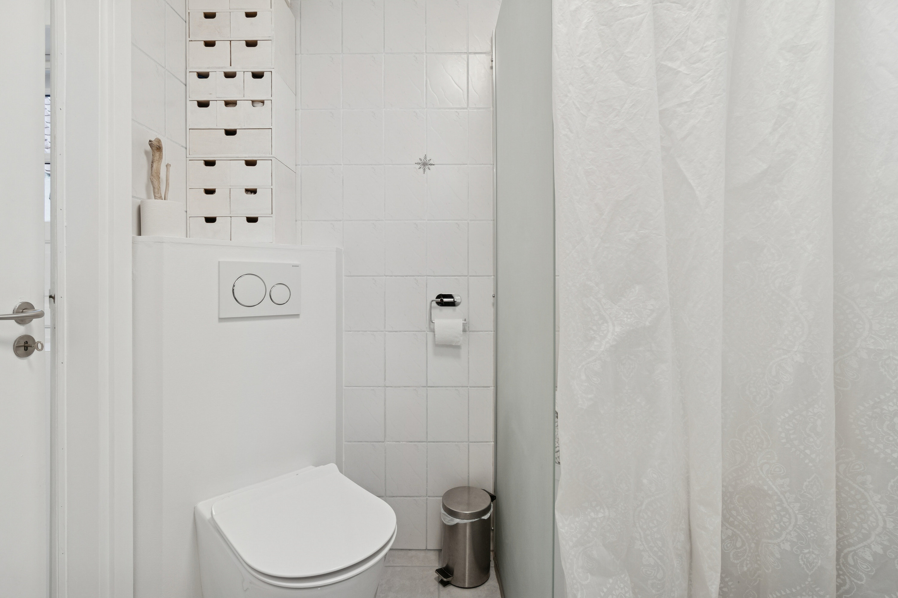 Fremhævet badeværelse billede i fuldskærmstilstand. Billede af Møllegade 32, 3700 Rønne