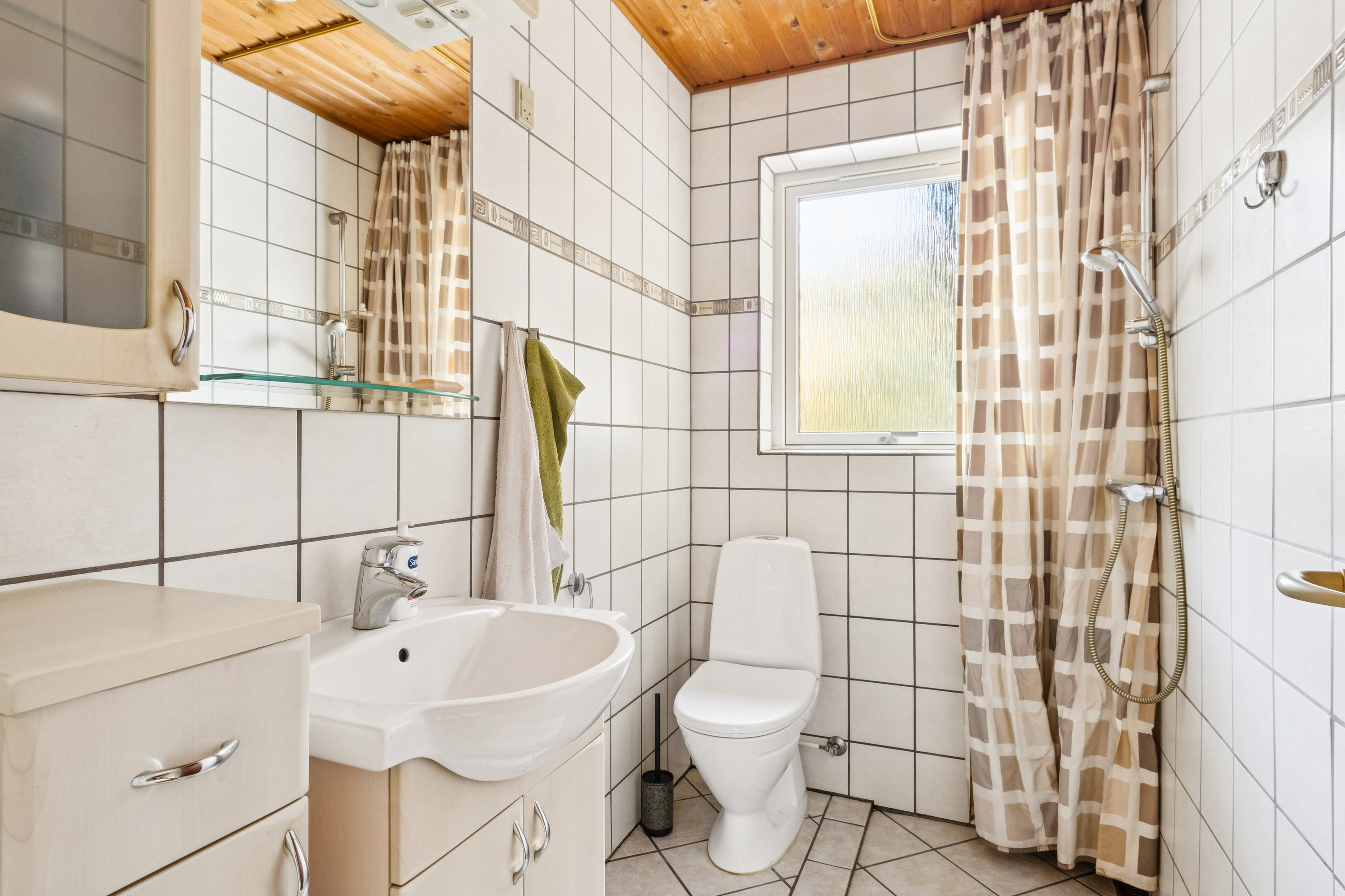 Fremhævet badeværelse billede i fuldskærmstilstand. Billede af Lyngby Rønnevej 3, Ejerslev, 7900 Nykøbing M