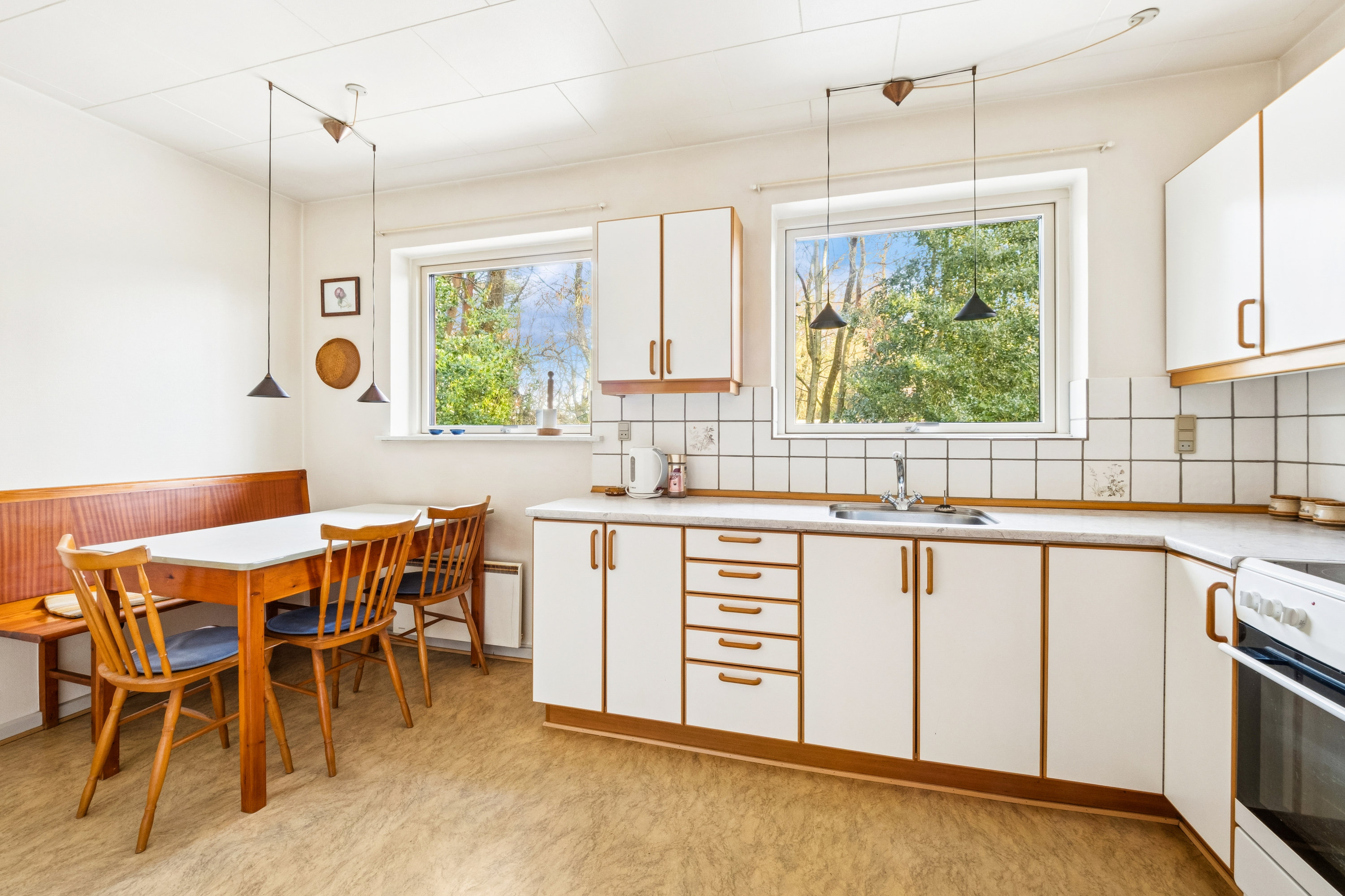 Fremhævet køkken billede i fuldskærmstilstand. Billede af Lyngby Rønnevej 3, Ejerslev, 7900 Nykøbing M