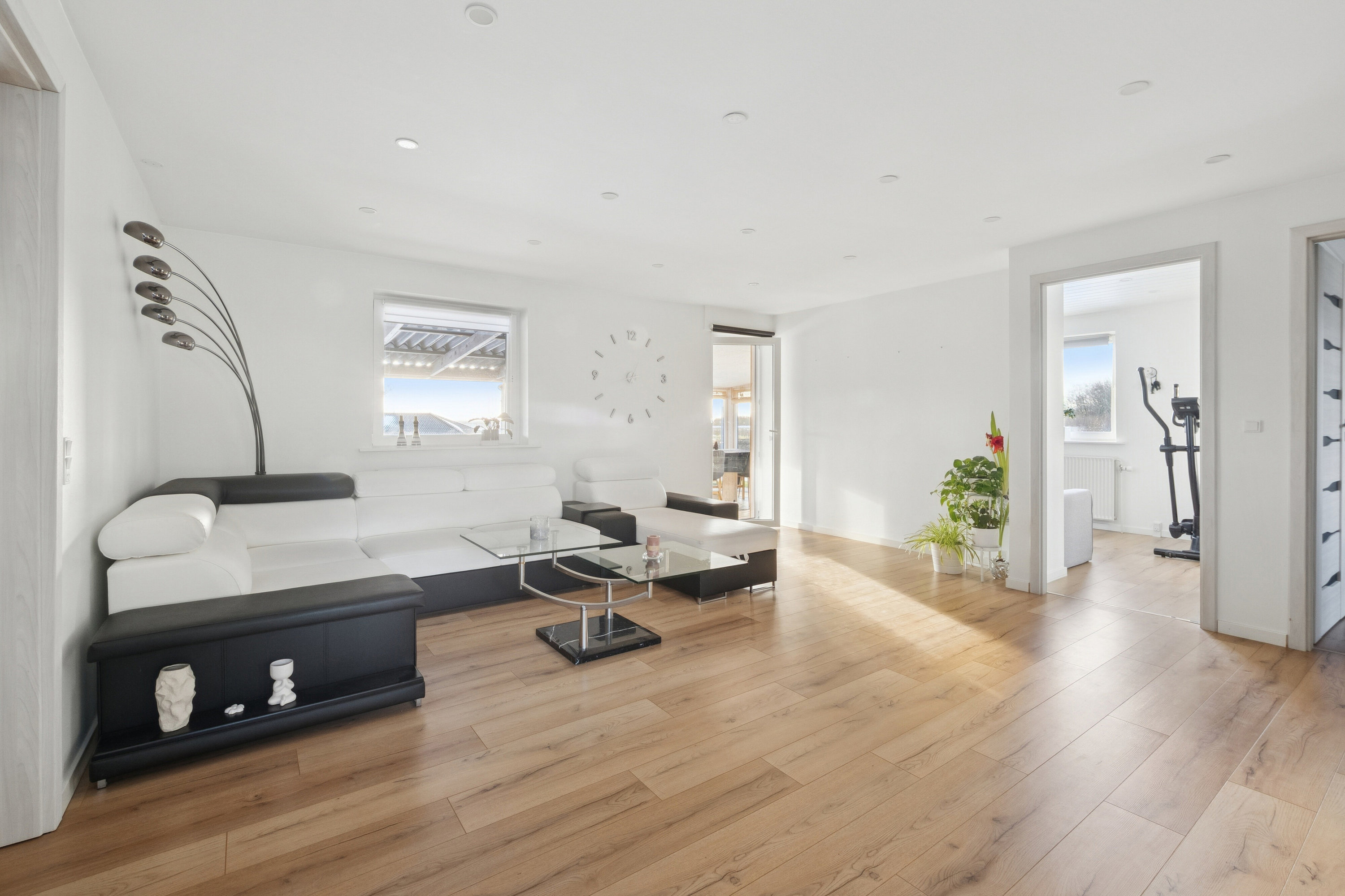 Fremhævet stue billede i fuldskærmstilstand. Billede af Søndermarken 2, 7752 Snedsted