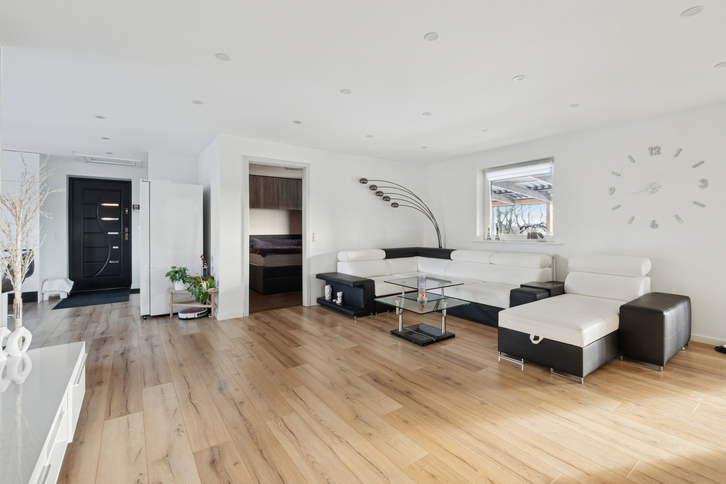 Fremhævet stue billede i fuldskærmstilstand. Billede af Søndermarken 2, 7752 Snedsted