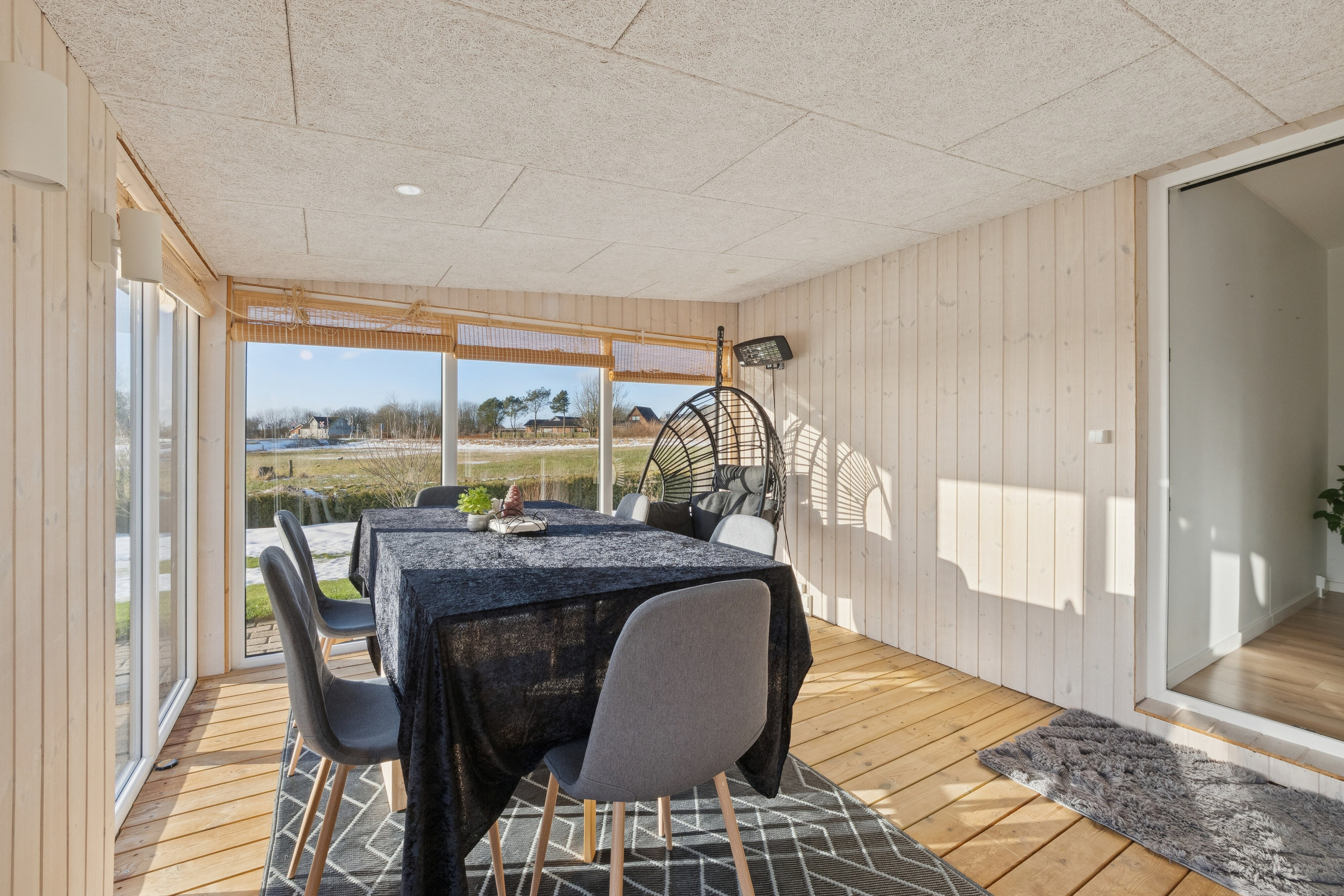 Fremhævet spisestue billede i fuldskærmstilstand. Billede af Søndermarken 2, 7752 Snedsted