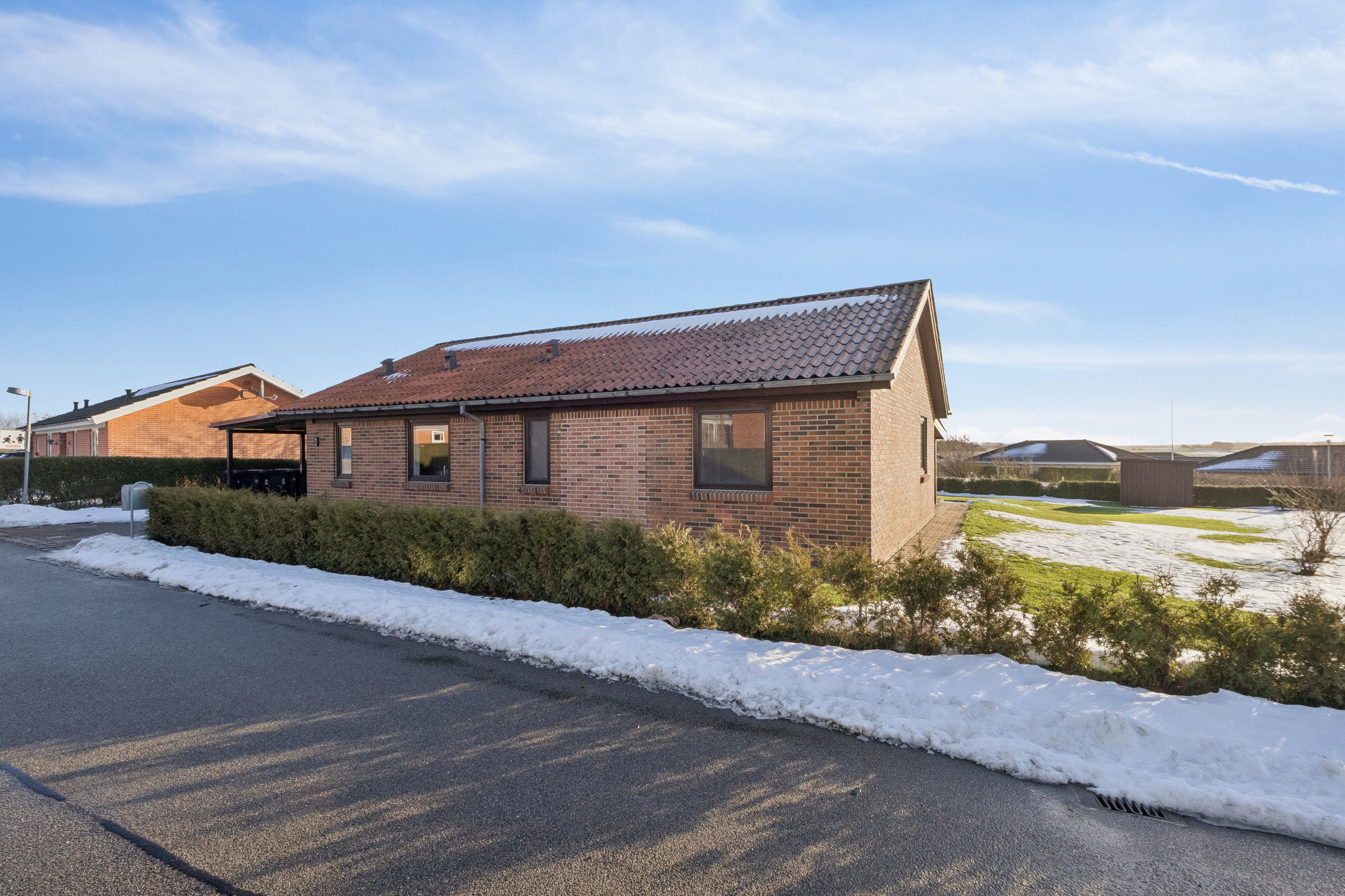 Fremhævet set fra vejen billede i fuldskærmstilstand. Billede af Søndermarken 2, 7752 Snedsted