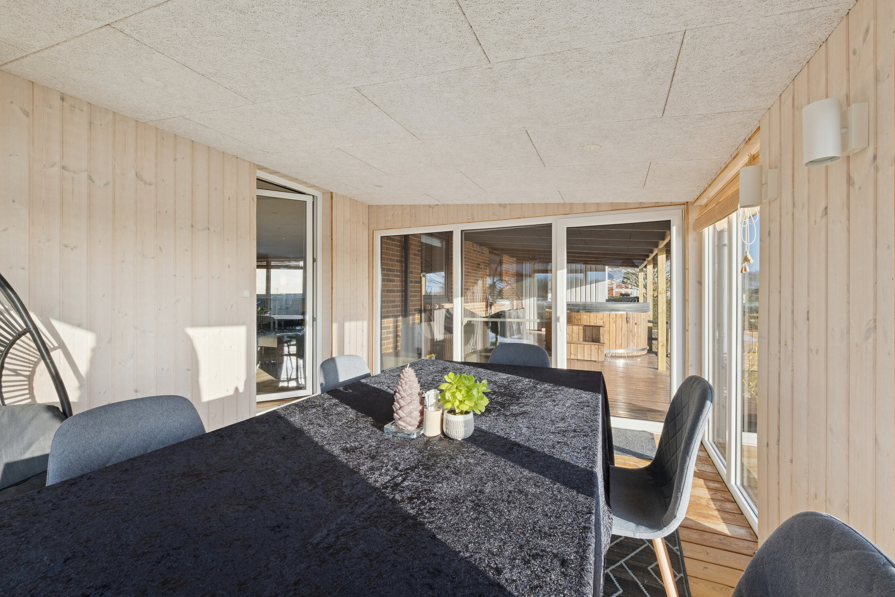 Fremhævet spisestue billede i fuldskærmstilstand. Billede af Søndermarken 2, 7752 Snedsted