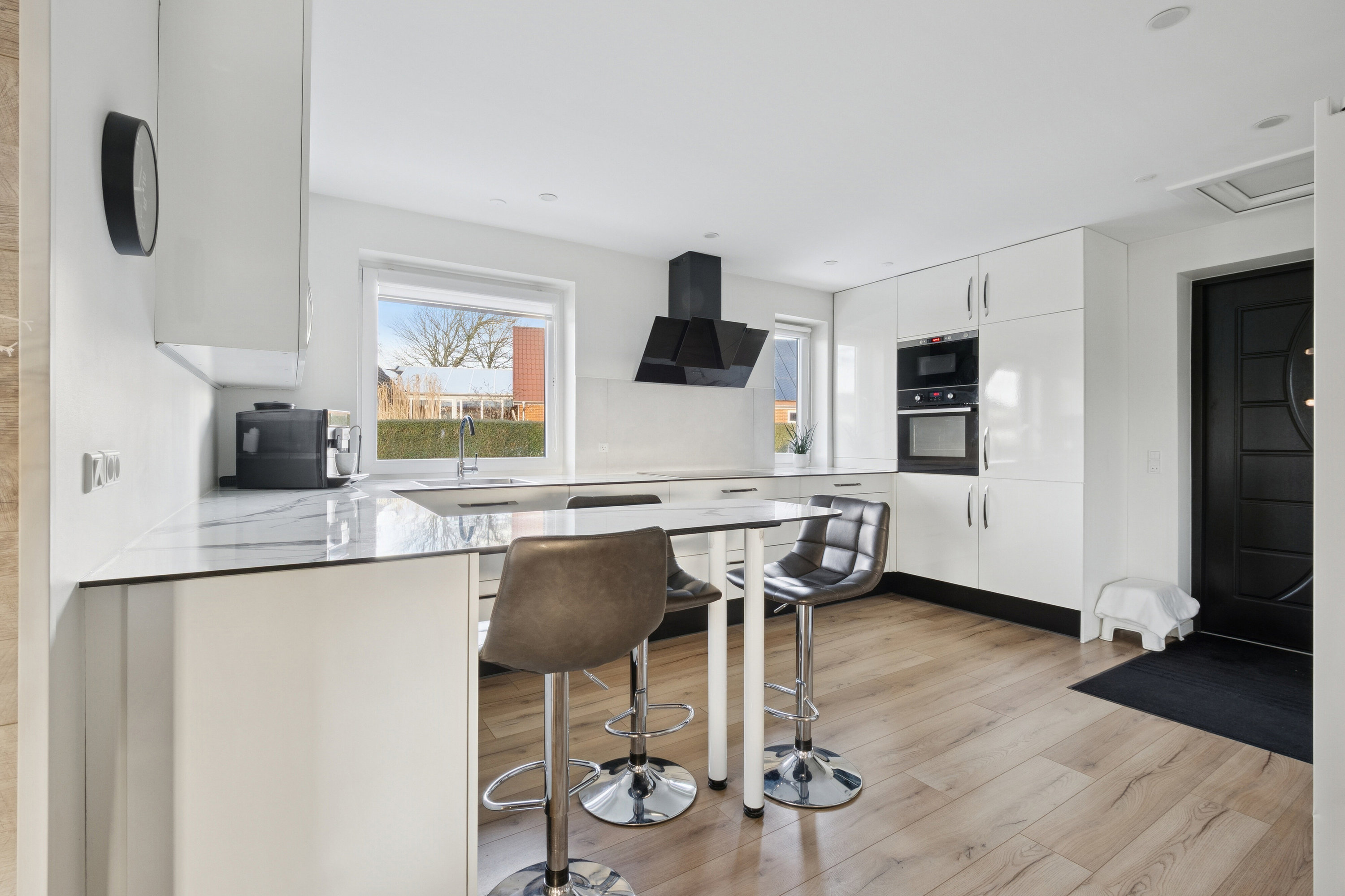 Fremhævet køkken billede i fuldskærmstilstand. Billede af Søndermarken 2, 7752 Snedsted