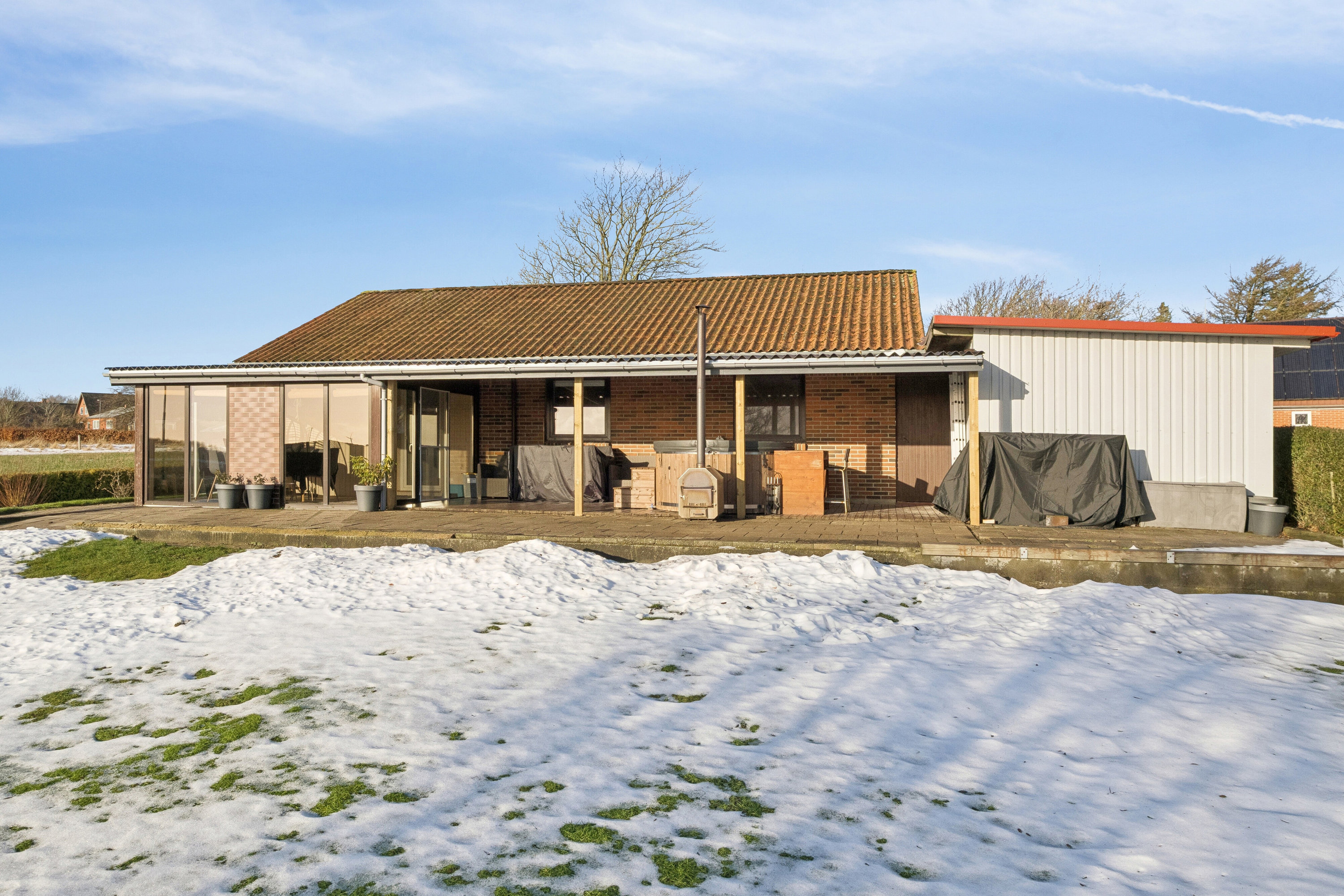 Fremhævet set fra haven billede i fuldskærmstilstand. Billede af Søndermarken 2, 7752 Snedsted