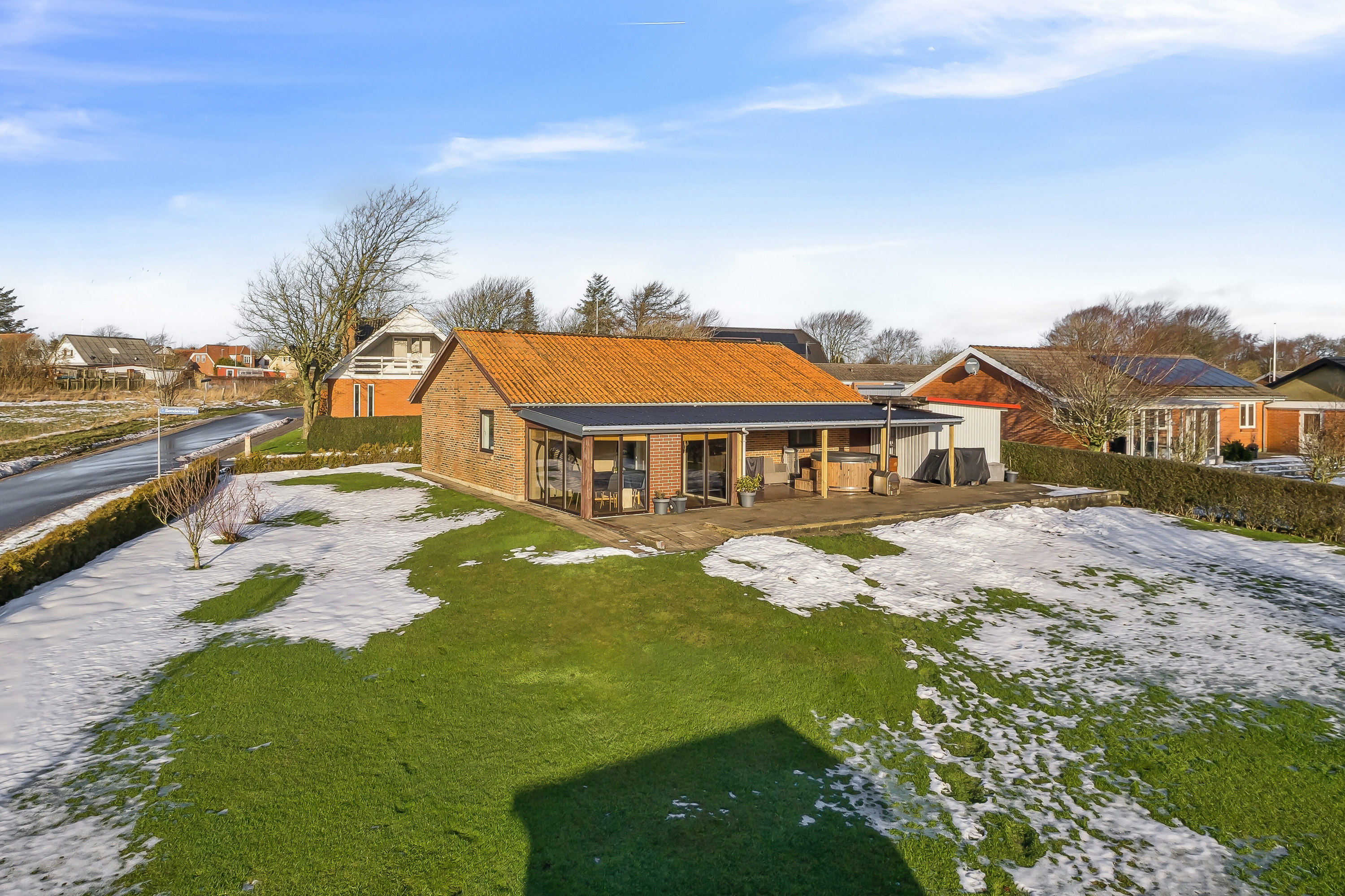 Fremhævet set fra haven billede i fuldskærmstilstand. Billede af Søndermarken 2, 7752 Snedsted
