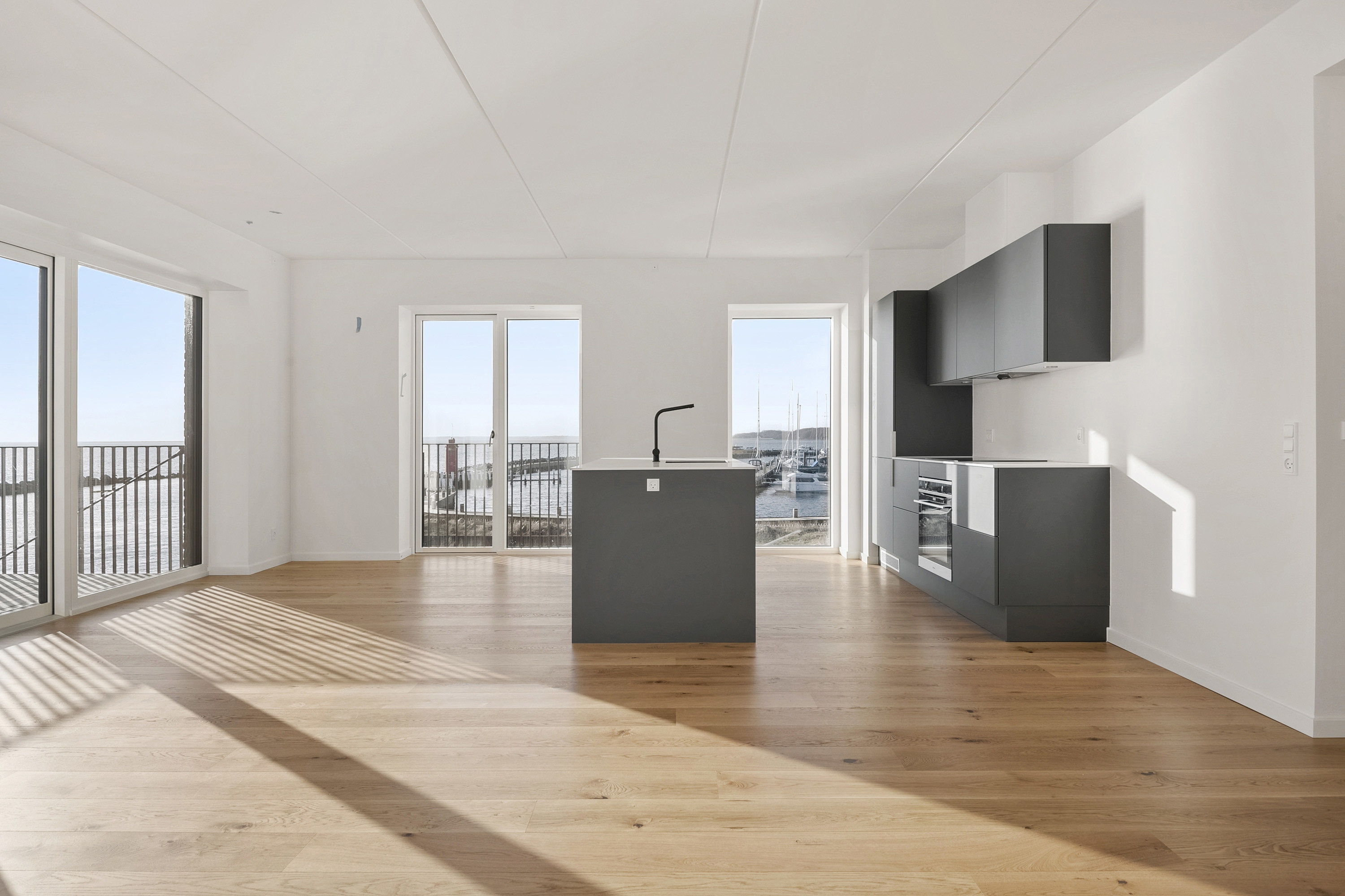 Fremhævet køkken billede i fuldskærmstilstand. Billede af Færgebyen 28, 1. 2., Hou, 8300 Odder