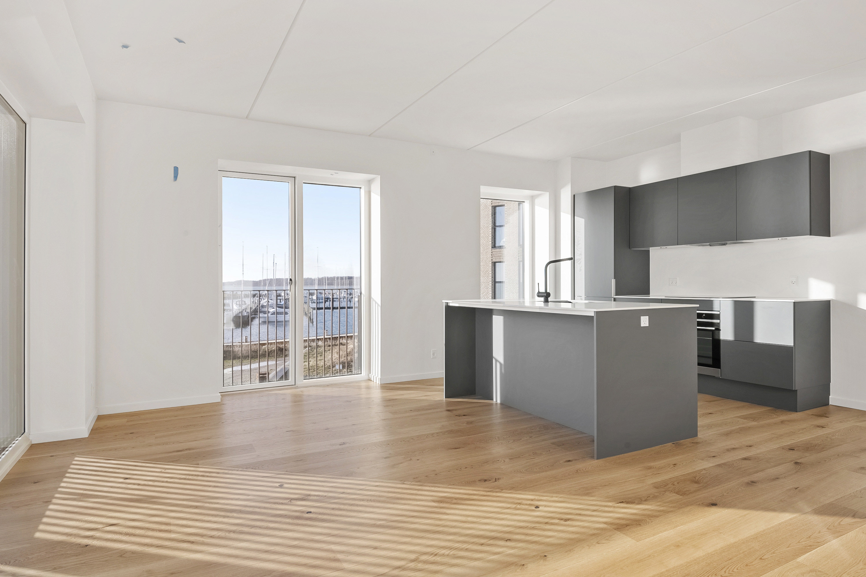 Fremhævet køkken billede i fuldskærmstilstand. Billede af Færgebyen 28, 1. 2., Hou, 8300 Odder