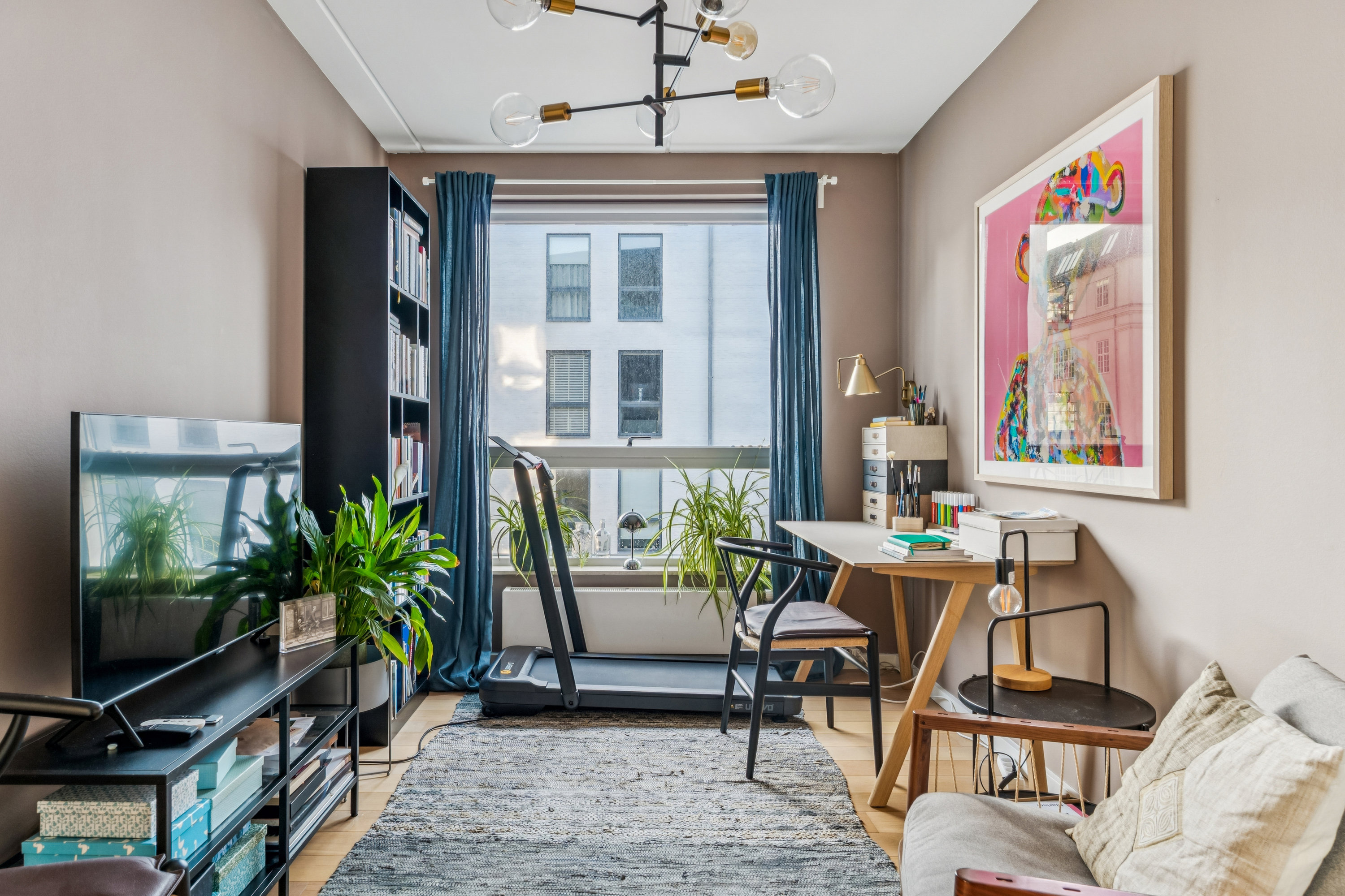 Fremhævet stue billede i fuldskærmstilstand. Billede af Amerika Plads 18, 3. 4., 2100 København Ø