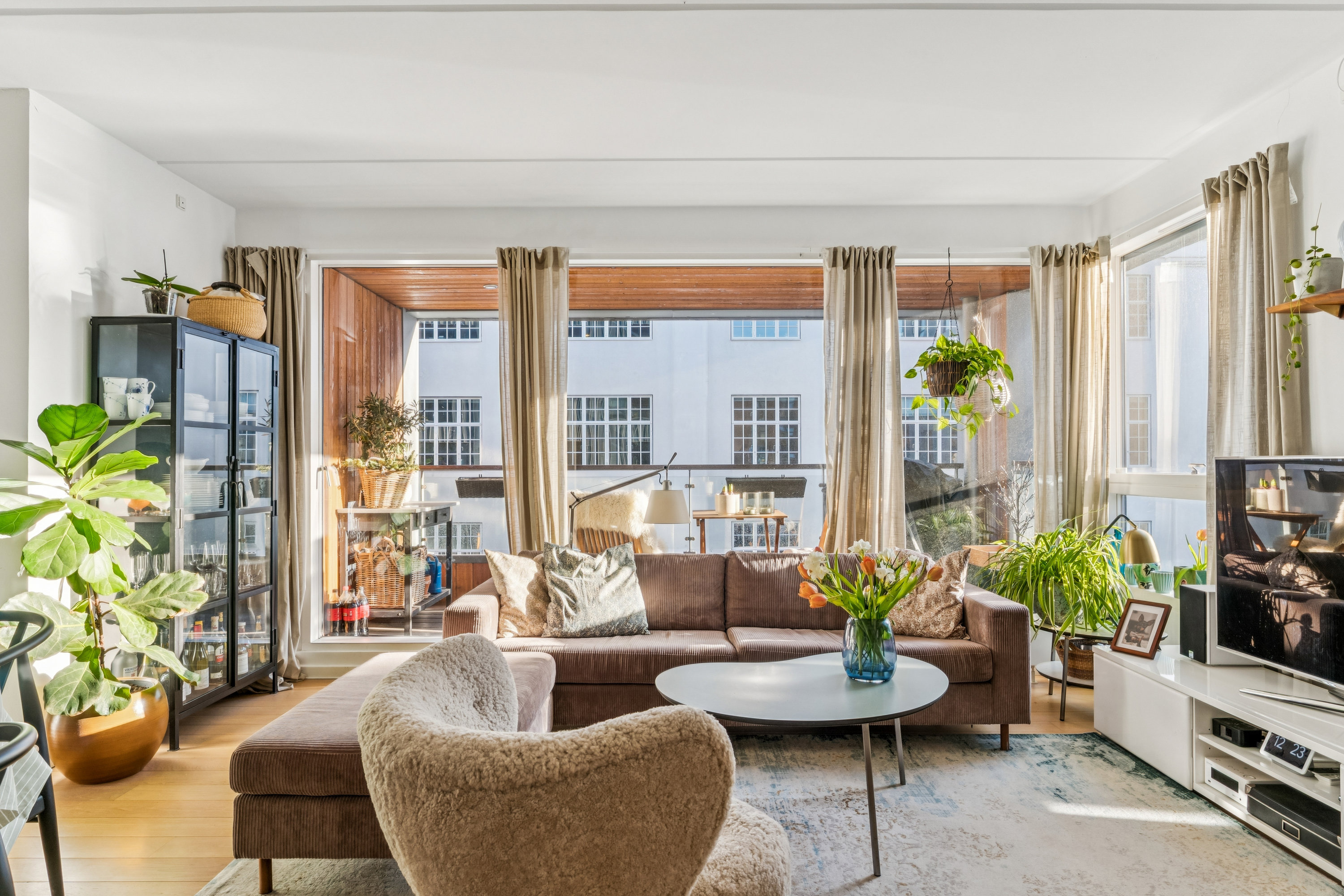 Fremhævet stue billede i fuldskærmstilstand. Billede af Amerika Plads 18, 3. 4., 2100 København Ø