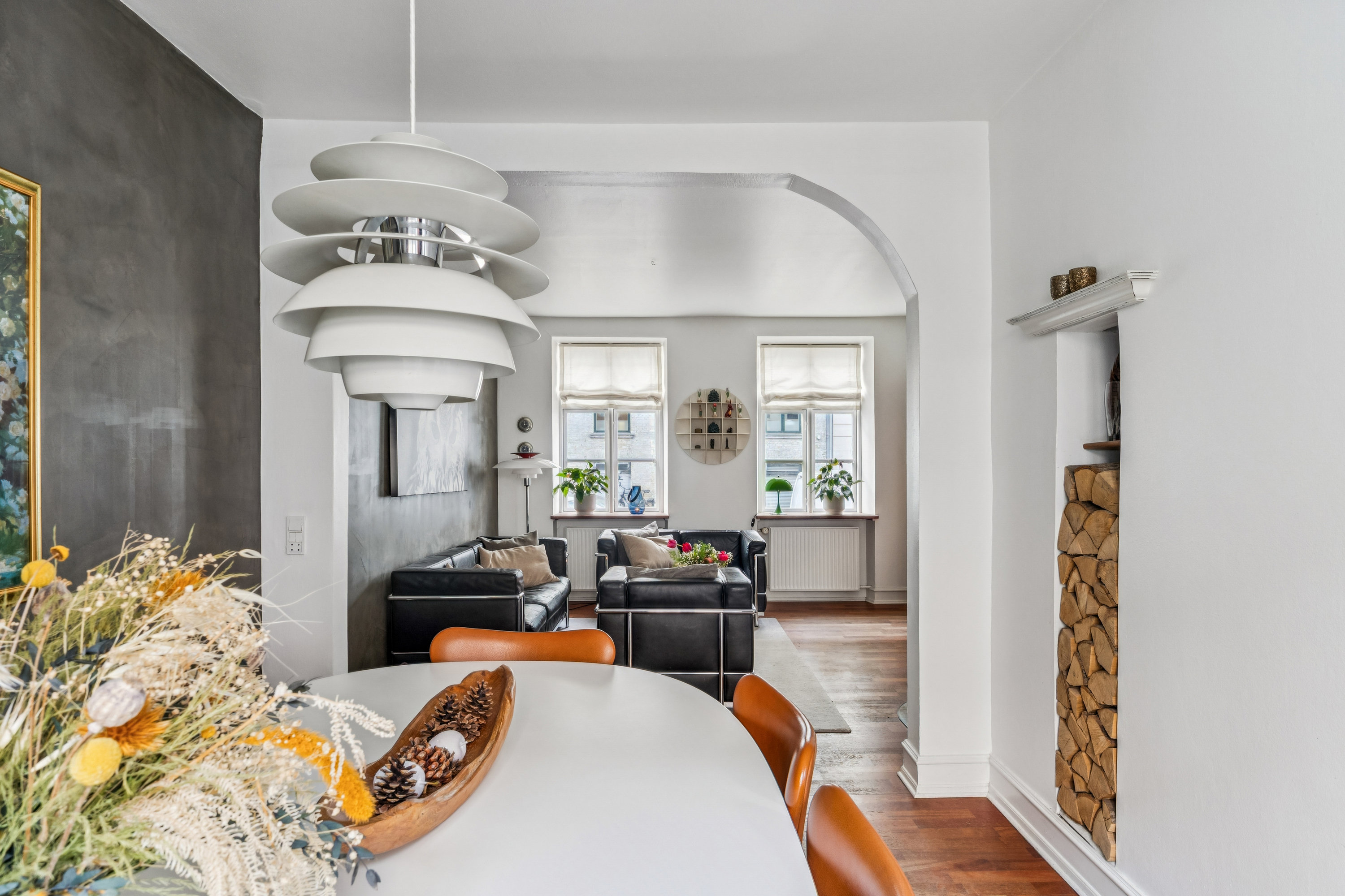 Fremhævet stue billede i fuldskærmstilstand. Billede af Webersgade 40, 2100 København Ø