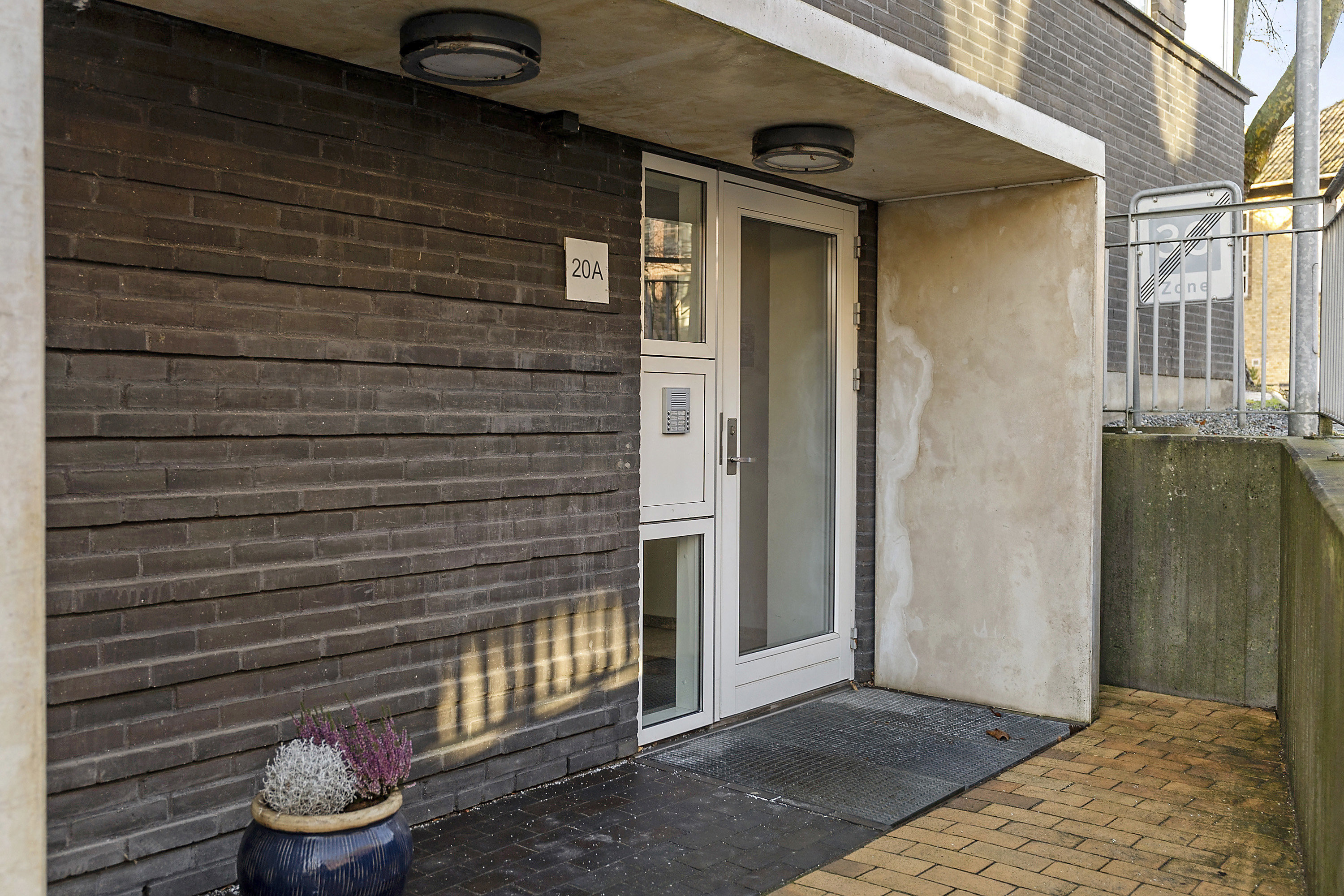 Fremhævet entré billede i fuldskærmstilstand. Billede af Klosterbakken 20A, 2. th., 5000 Odense C