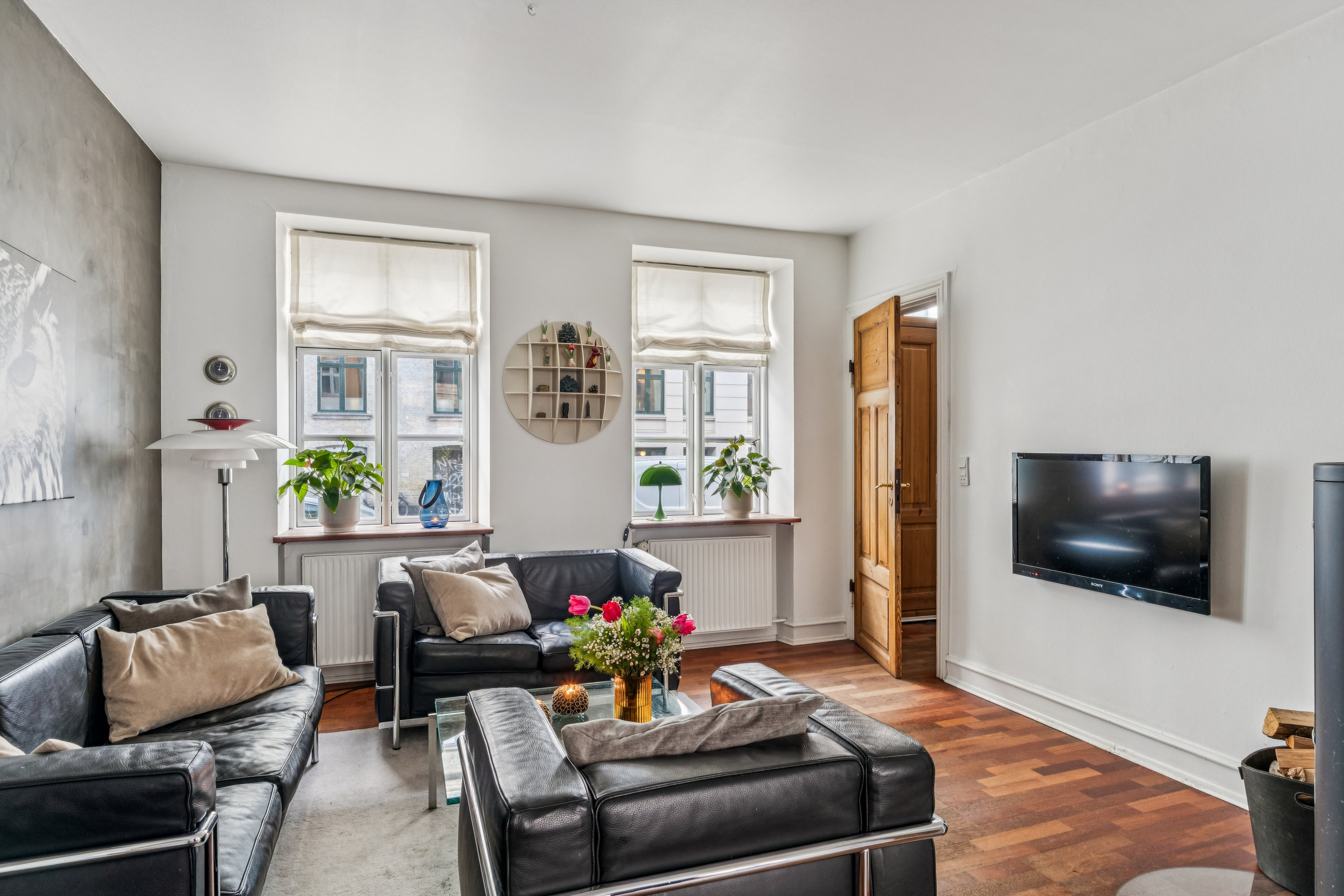 Fremhævet stue billede i fuldskærmstilstand. Billede af Webersgade 40, 2100 København Ø