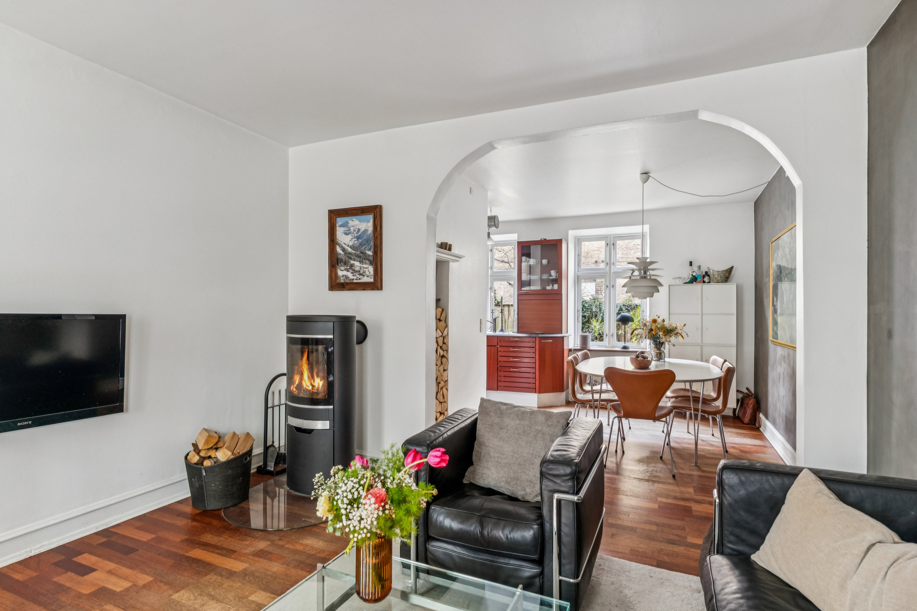 Fremhævet stue billede i fuldskærmstilstand. Billede af Webersgade 40, 2100 København Ø