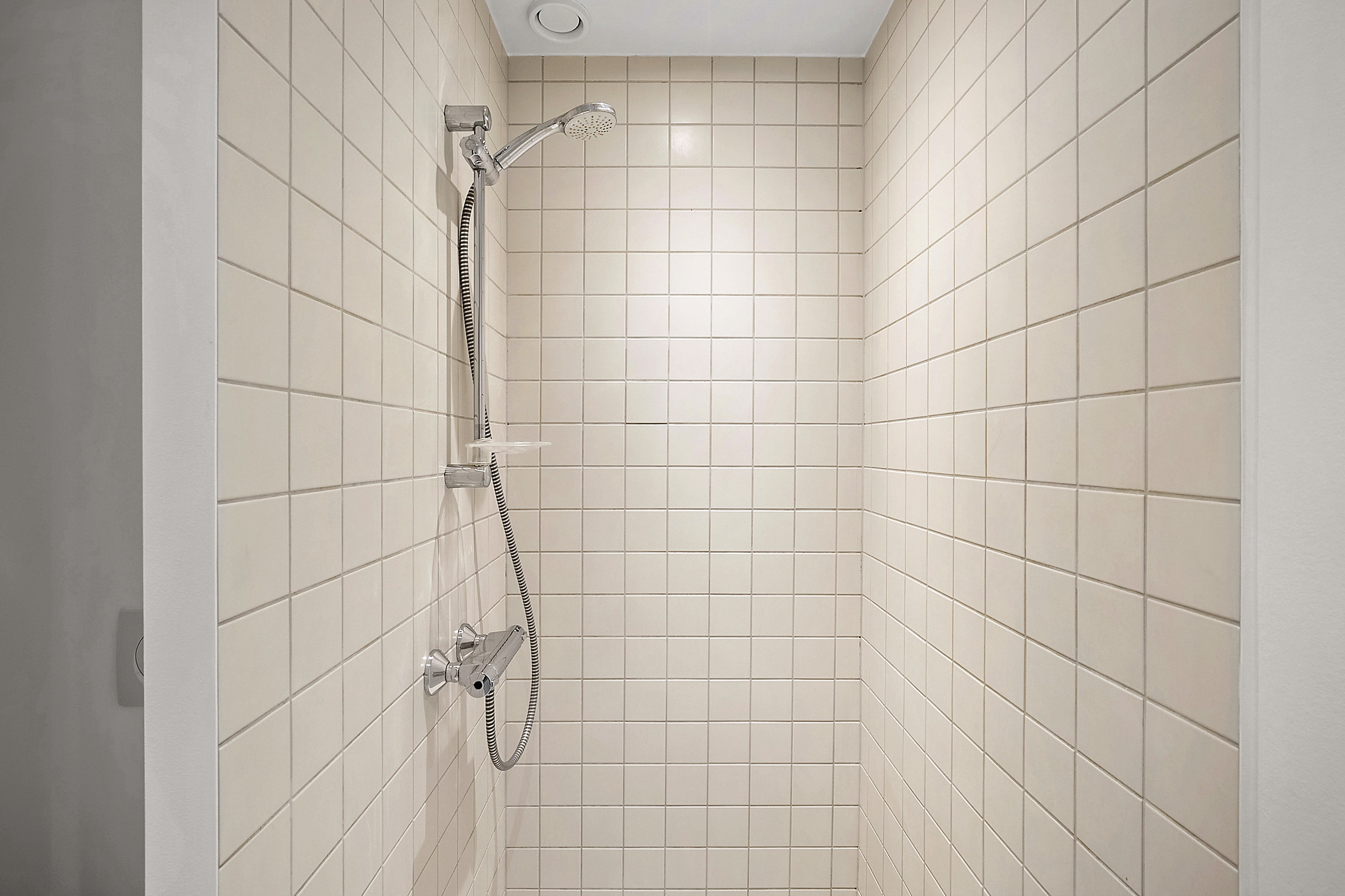 Fremhævet badeværelse billede i fuldskærmstilstand. Billede af Klosterbakken 20A, 2. th., 5000 Odense C