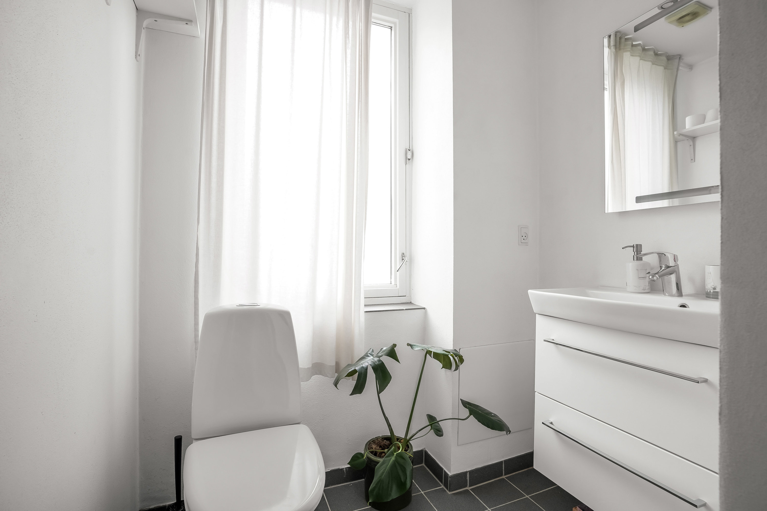 Fremhævet toilet billede i fuldskærmstilstand. Billede af Rødegårdsvej 34, 1., 5000 Odense C