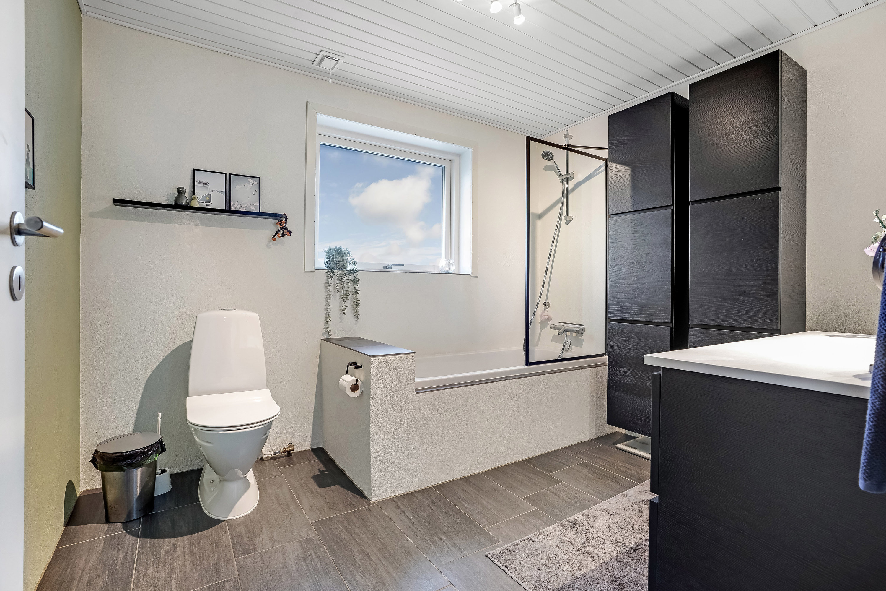 Fremhævet badeværelse billede i fuldskærmstilstand. Billede af Enevej 15, 7200 Grindsted