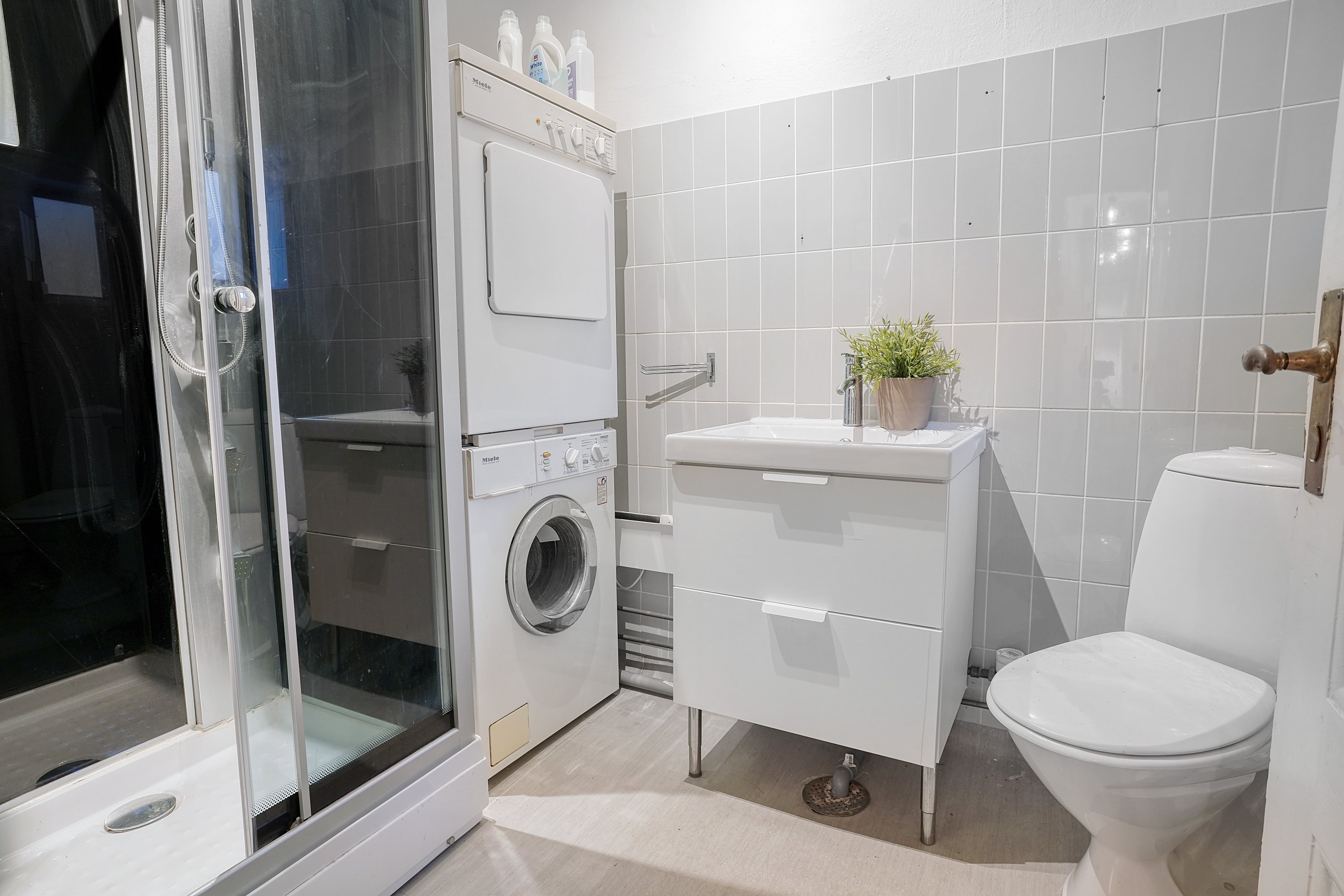 Fremhævet badeværelse billede i fuldskærmstilstand. Billede af Stengade 70B, 1., 3000 Helsingør