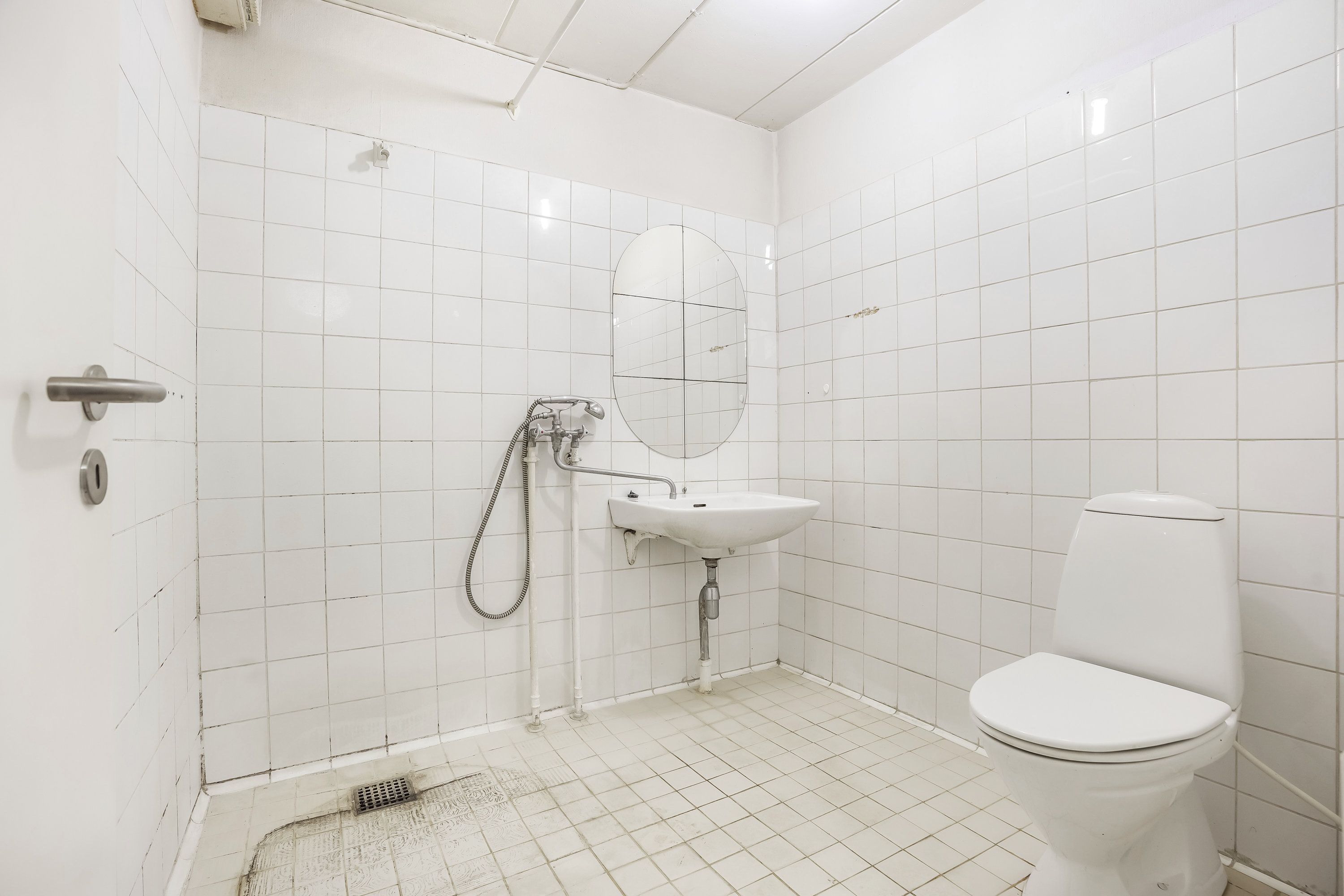 Fremhævet badeværelse billede i fuldskærmstilstand. Billede af Bakkevænget 2, Tommerup St, 5690 Tommerup